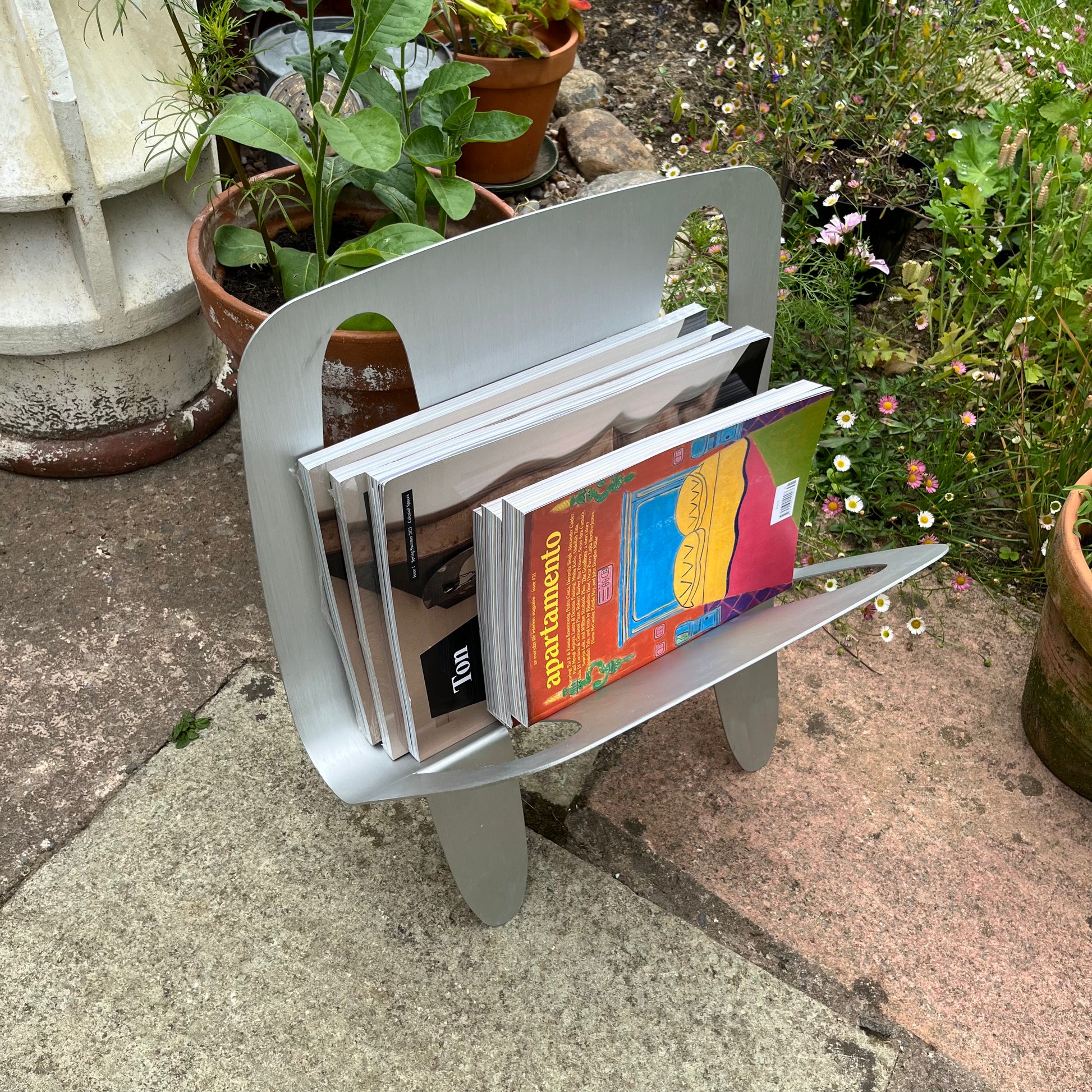 Umbra Peel Magazine Rack – Arms n Legs