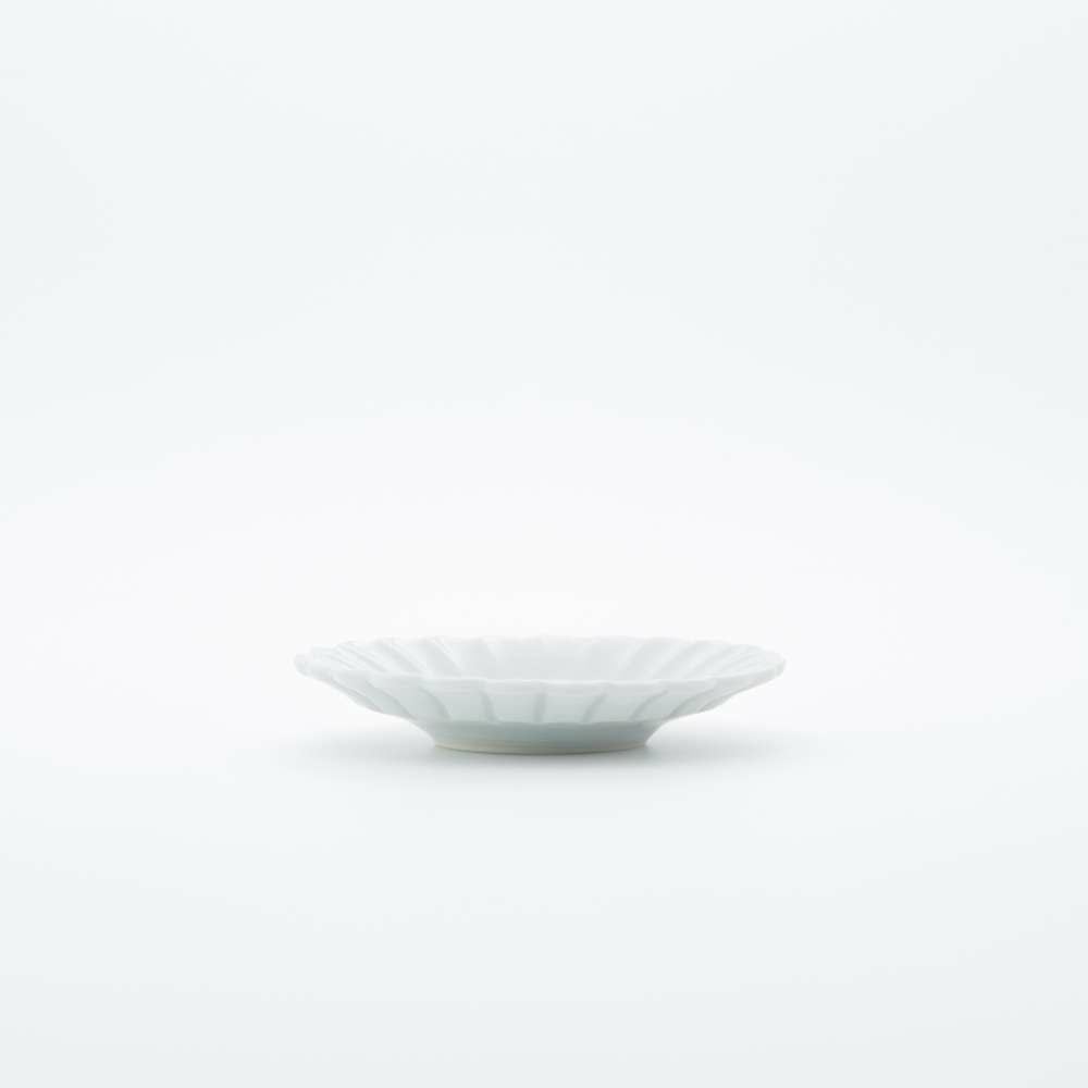 岡晋吾 菊型小皿 李朝白磁 – ARITA PORCELAIN LAB [公式オンラインストア]