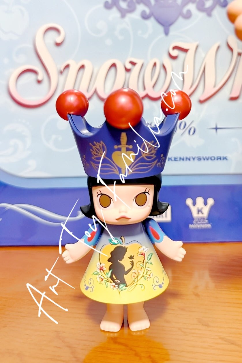 100% MEGA Royal Molly 100% Snow White | POP MART – Art Toy Familia