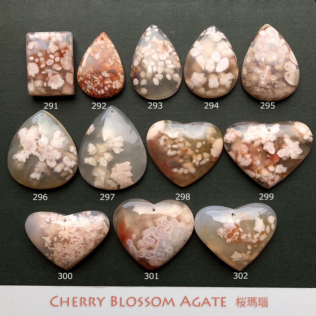 穴あき桜瑪瑙[295] 41x29mm 84Cts / 天然石ルース | Attic Natura