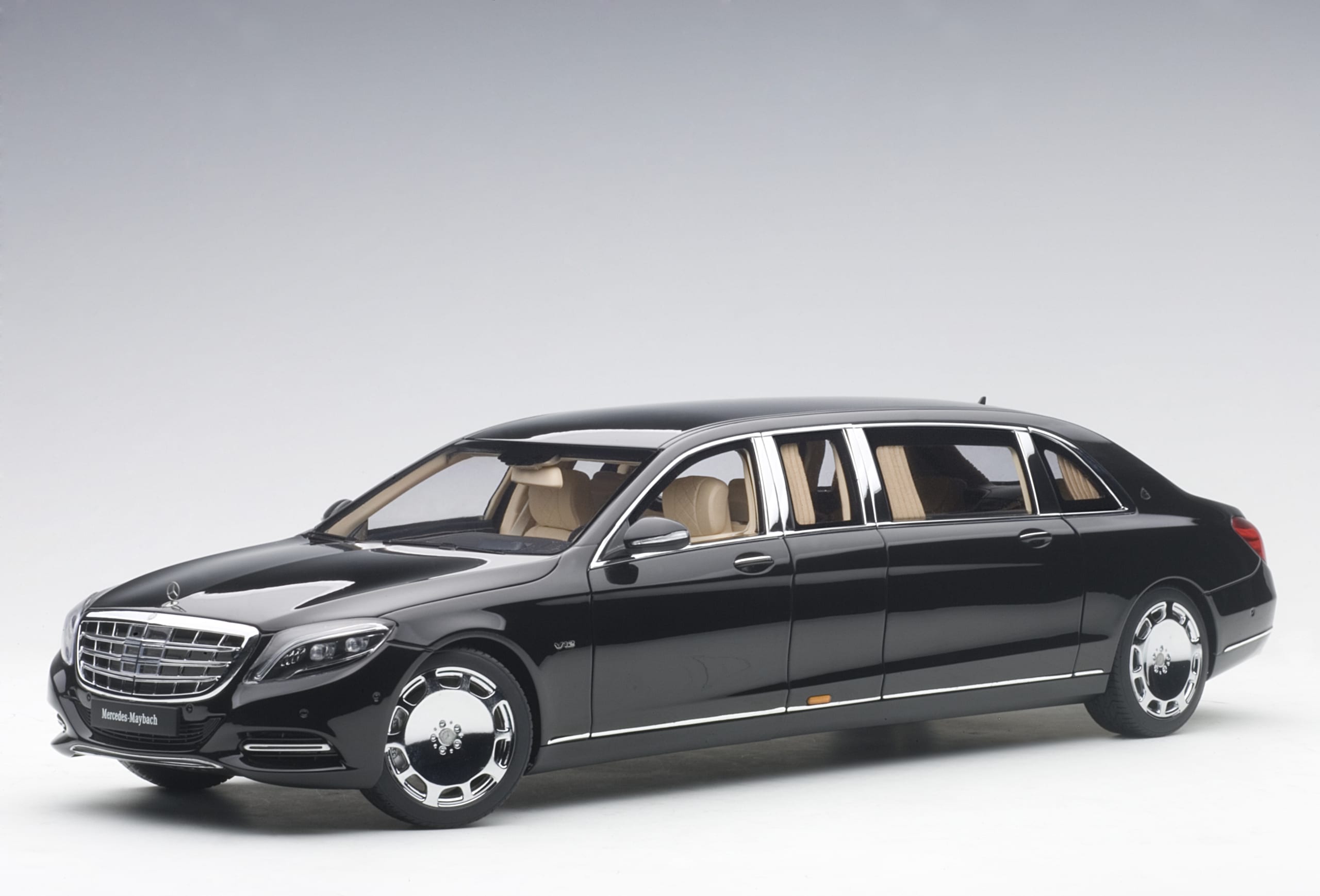 Mercedes-Maybach S-Klasse S600 Pullman (Black) | AUTOart