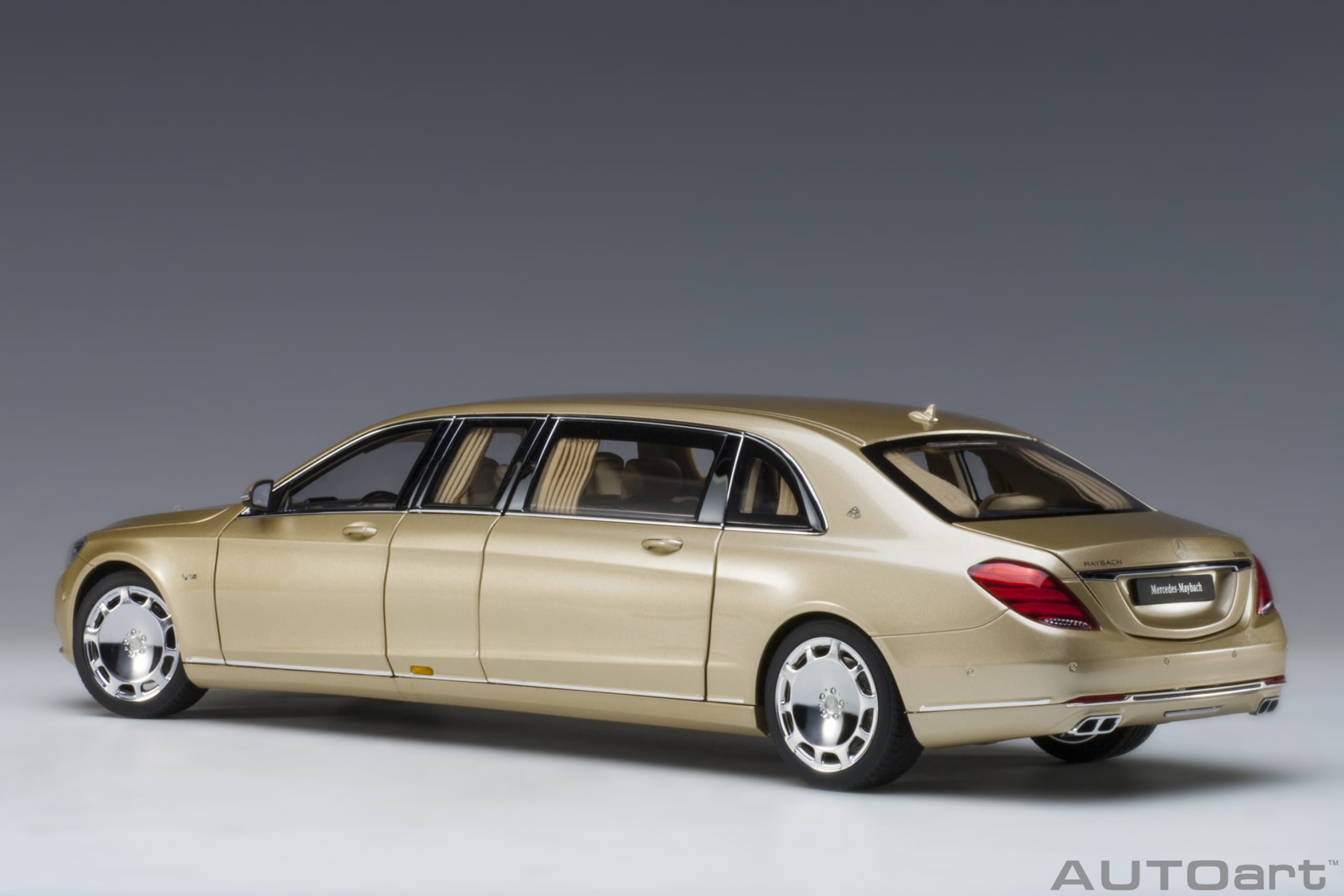 Mercedes-Maybach S-Klasse S600 Pullman (Gold) | AUTOart