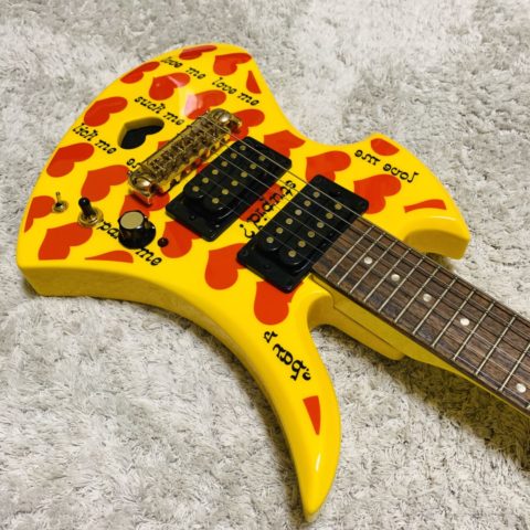 レビュー】hideモデルのアンプ内蔵ミニギター『イエローハートJr』を