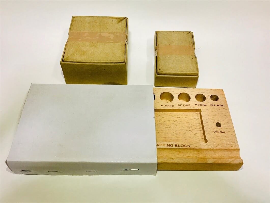 矢坊主 8本 平台 半球 コンチョ サイコロ玉台 彫金工具 | Ryland