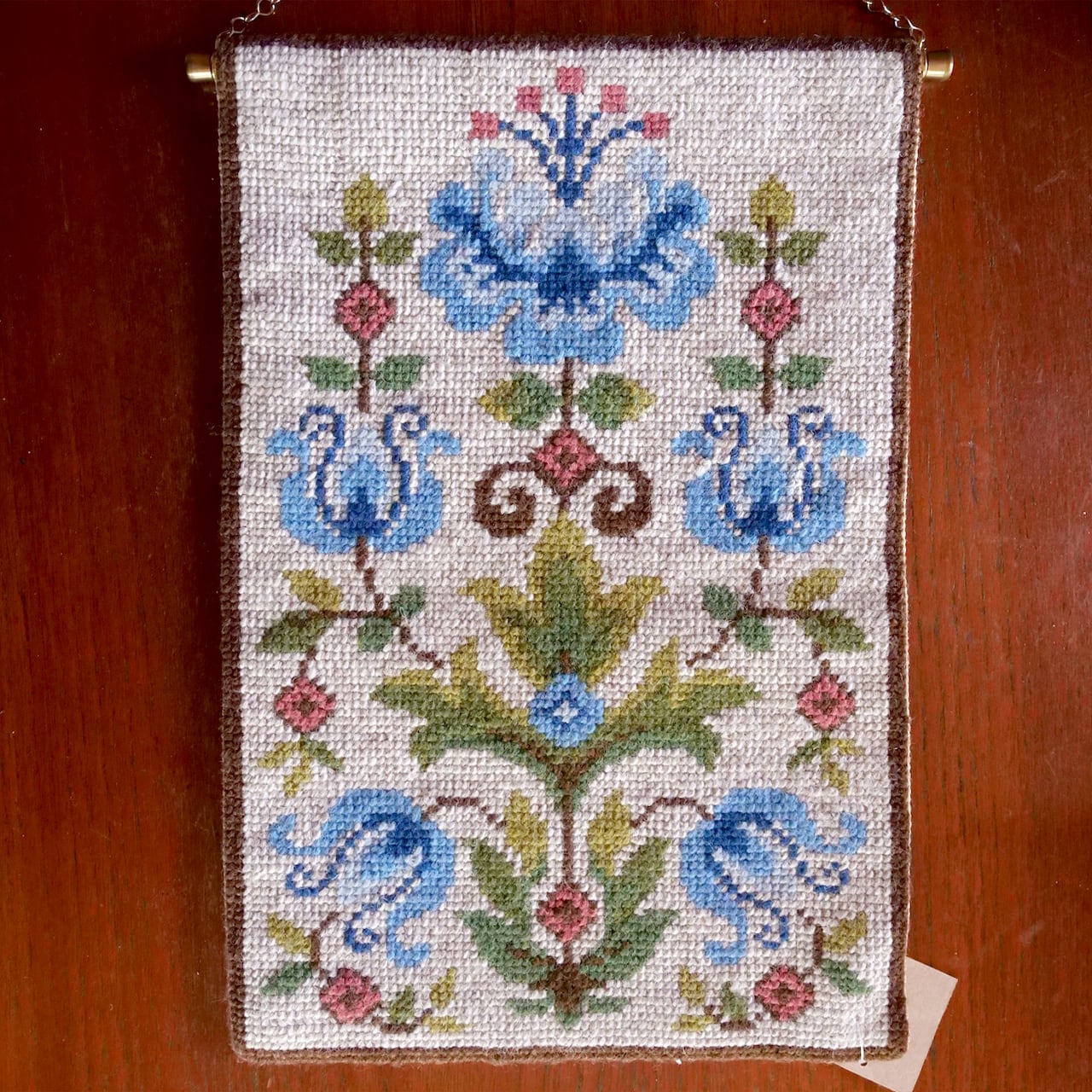 TVISTSOM ツヴィスト刺繍 ［青い花々］北欧タペストリー | TORi loppis