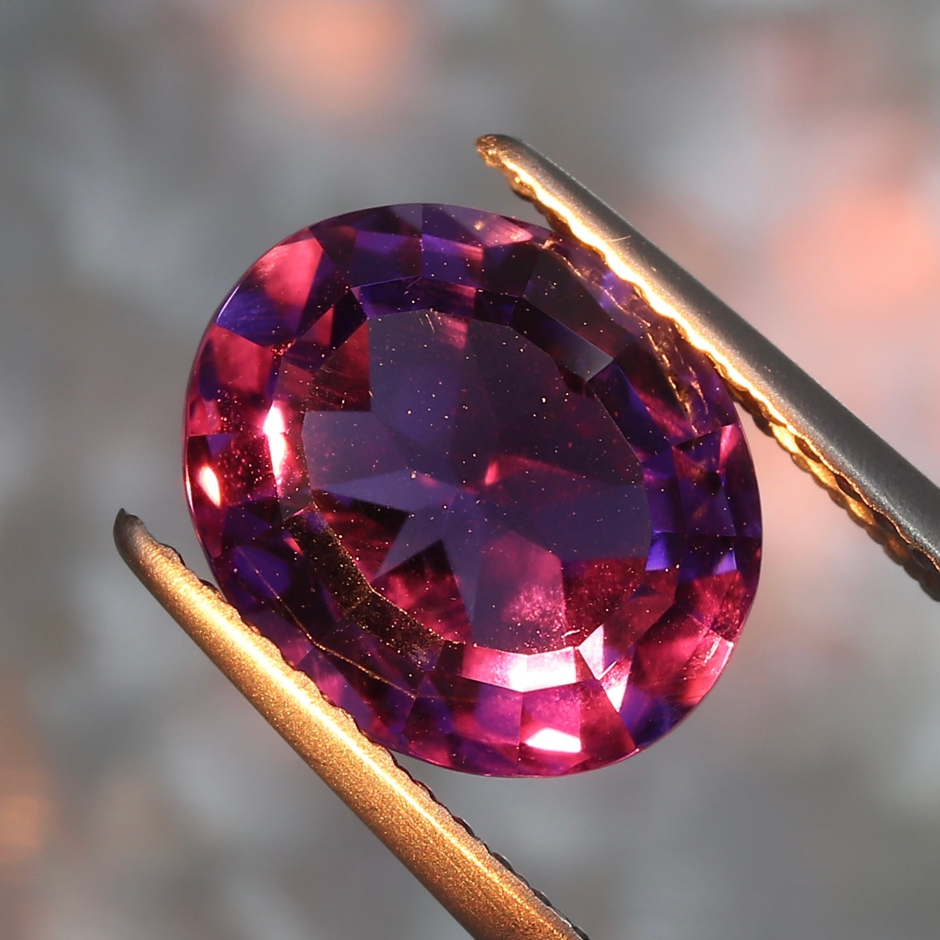 カラーシフトアメジスト 3.19ct オーバル カシャライ産 | 色石堂