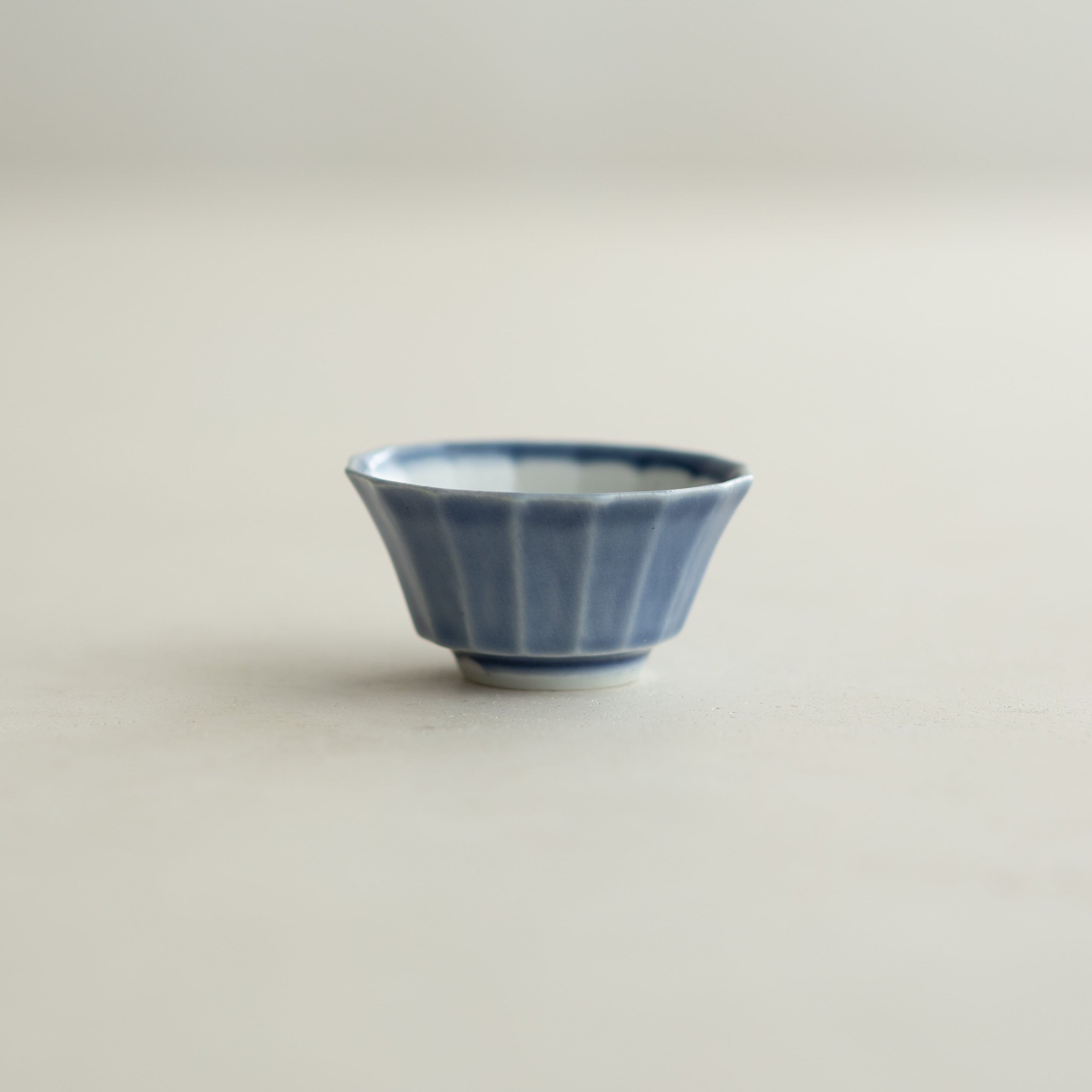 浜野まゆみ：染付兎紋分銅形皿 | filament store