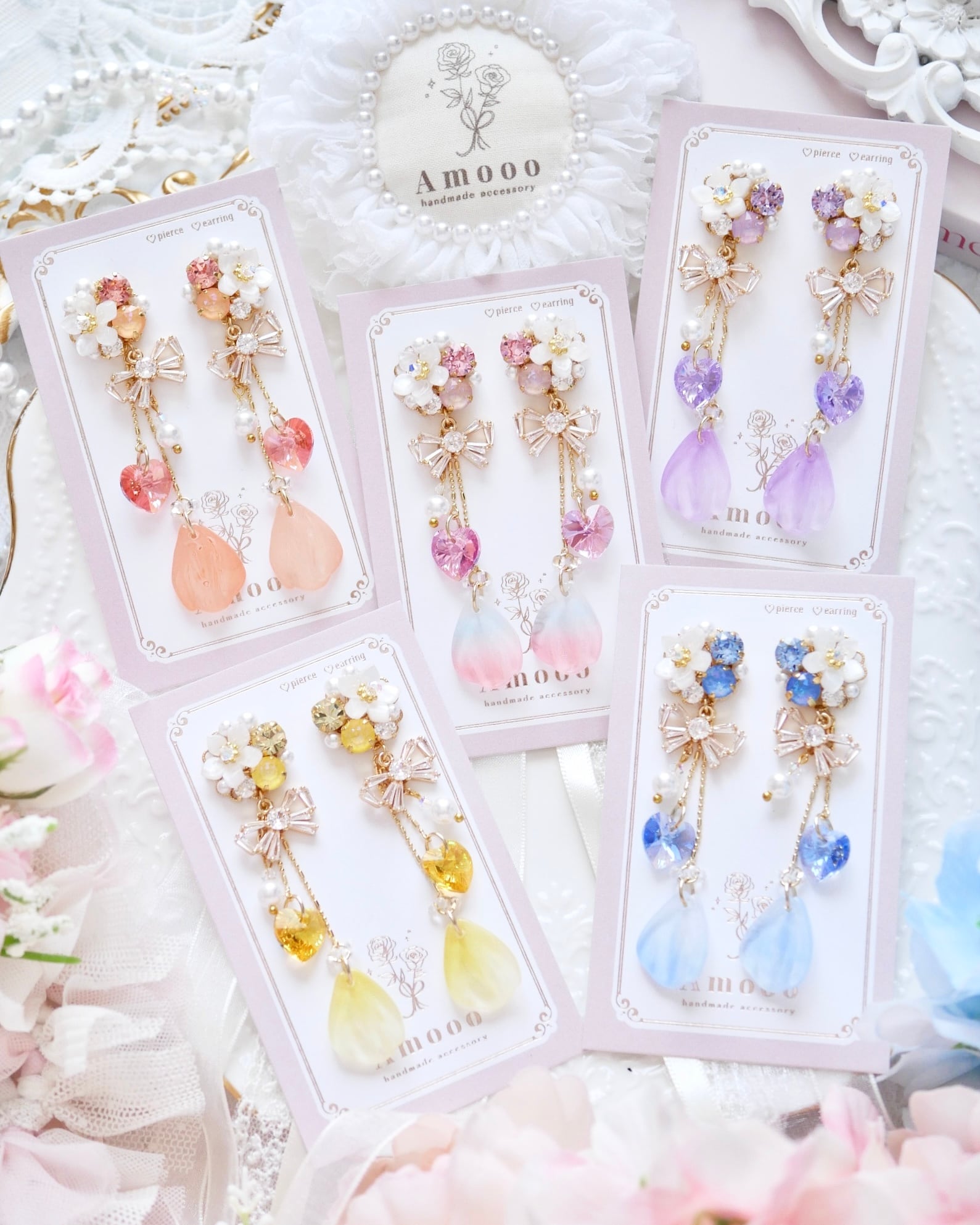 62 クリスタル×ペタルチャームビジューピアス/イヤリング | Amooo