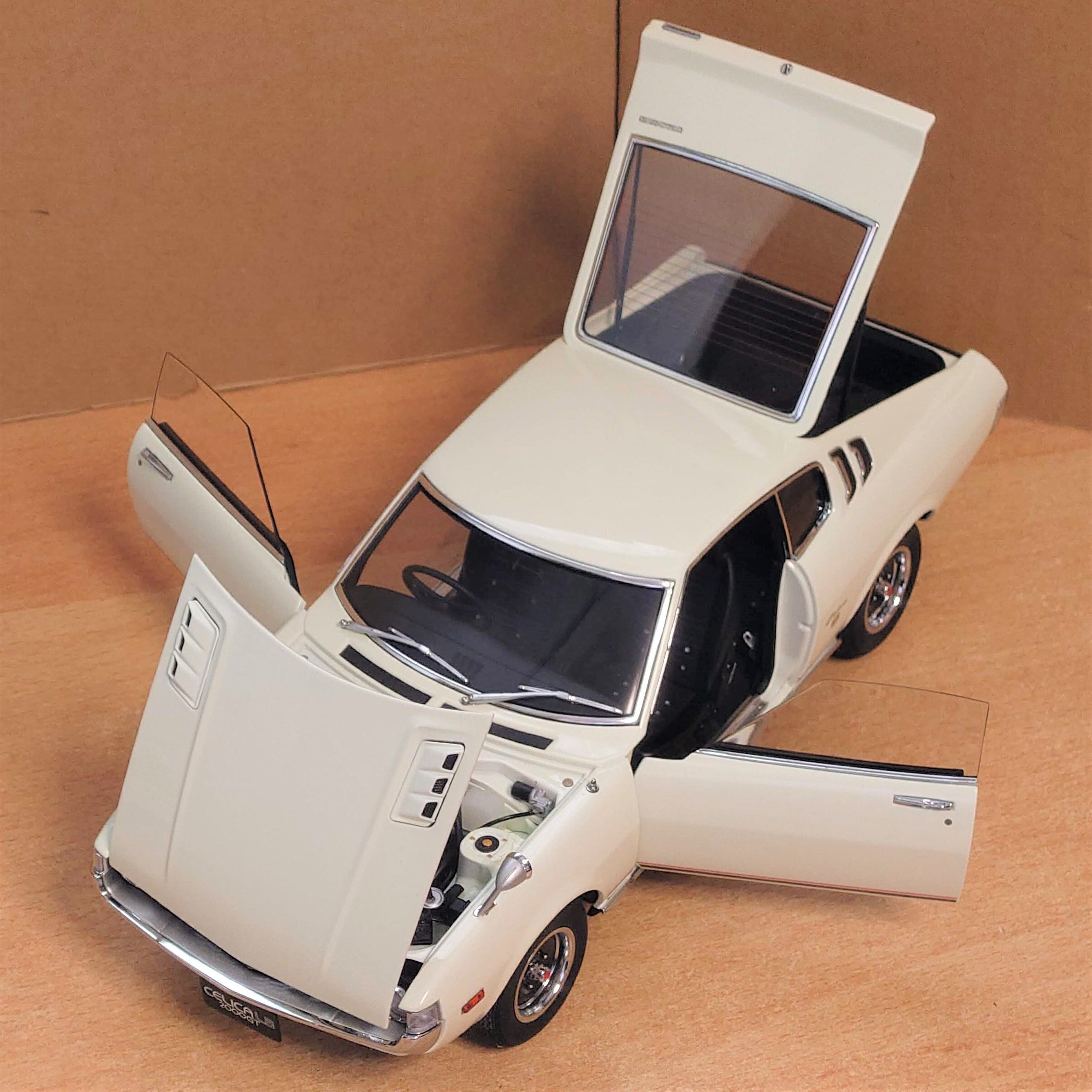 1/18 トヨタ セリカ リフトバック2000GT 各色 Celica LB(RA25)1973