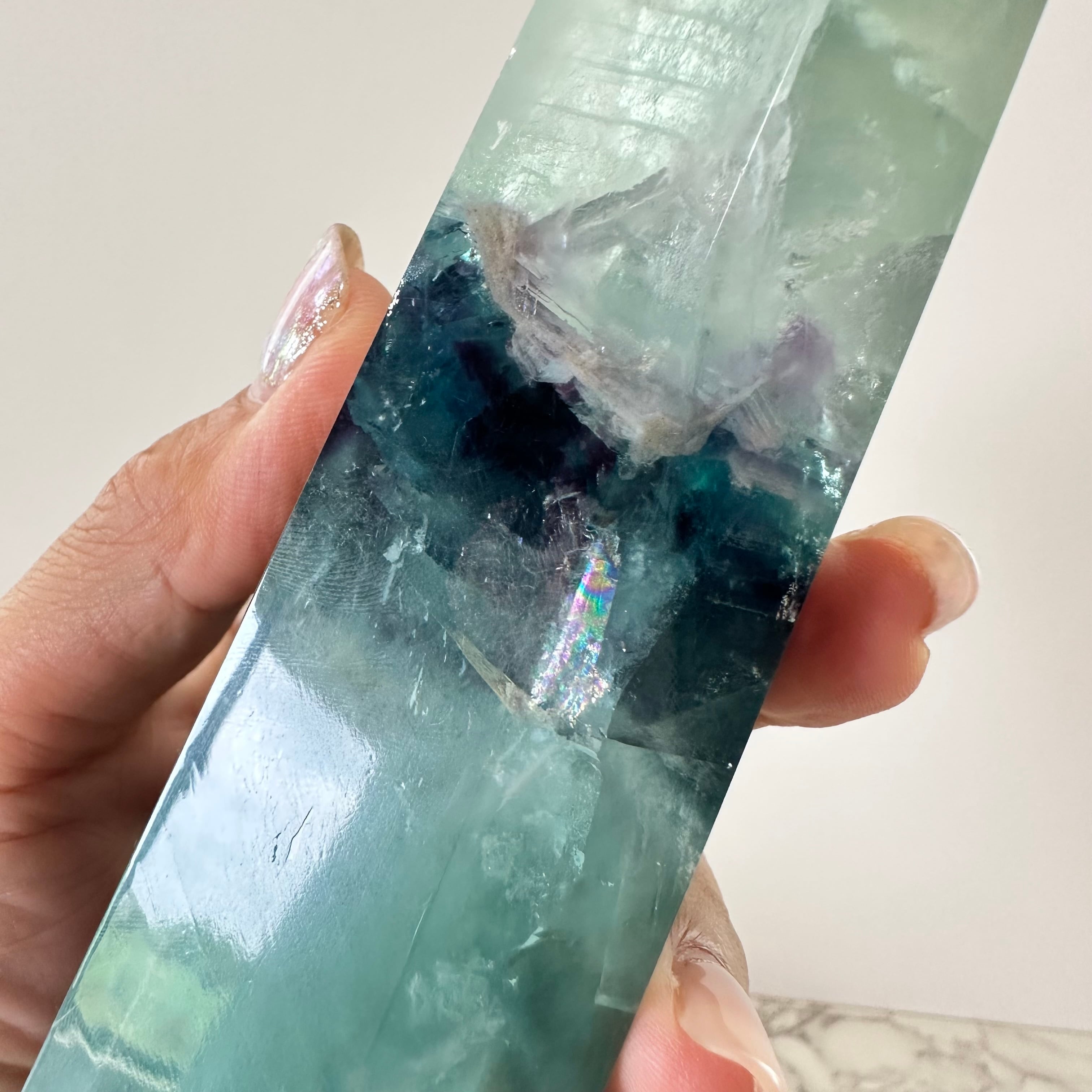 虹入り】フローライト タワー | 天然石ショップ si∞stones