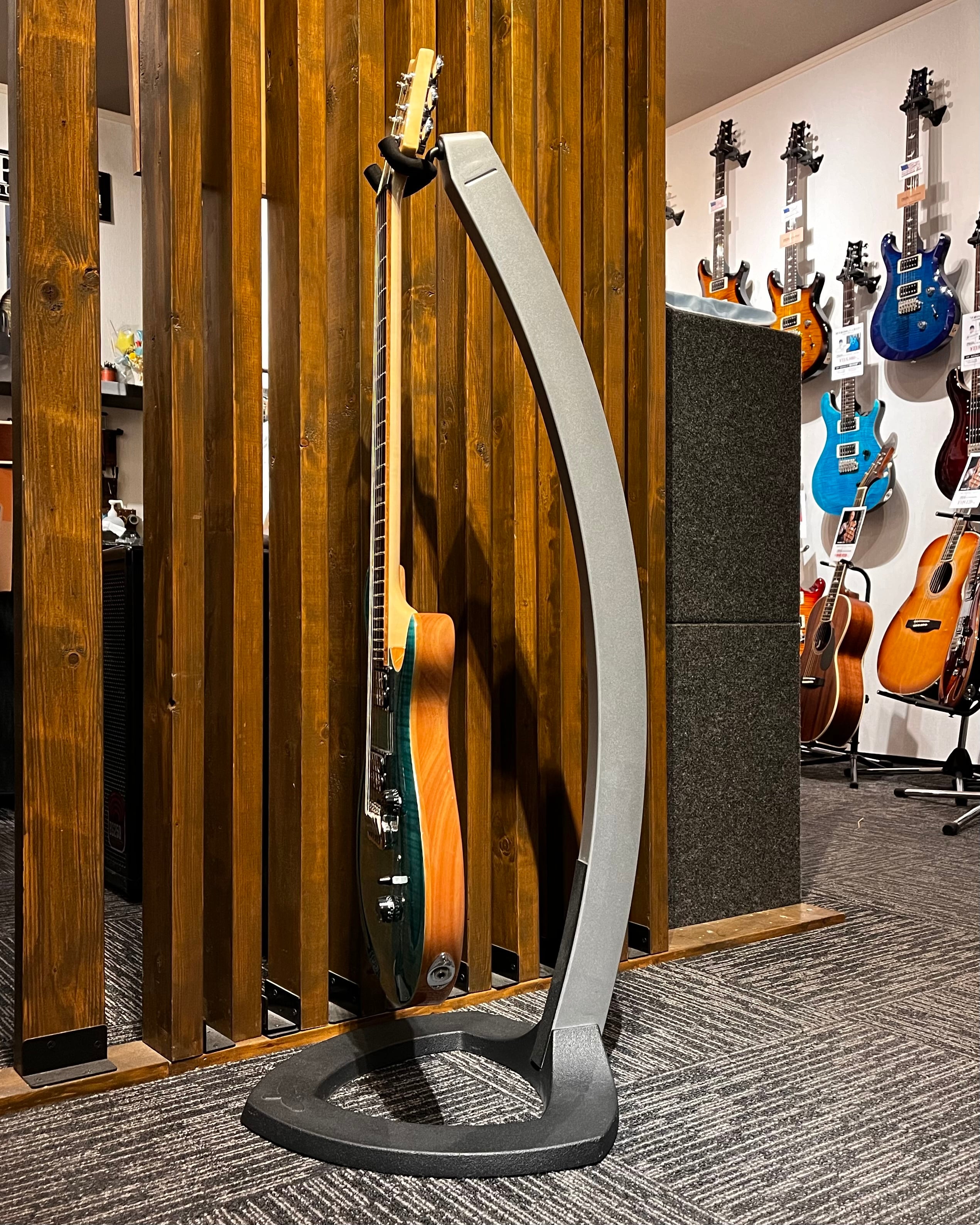 部屋とギター惹を立出せるスタンド】 PRS / Floating Guitar Stand