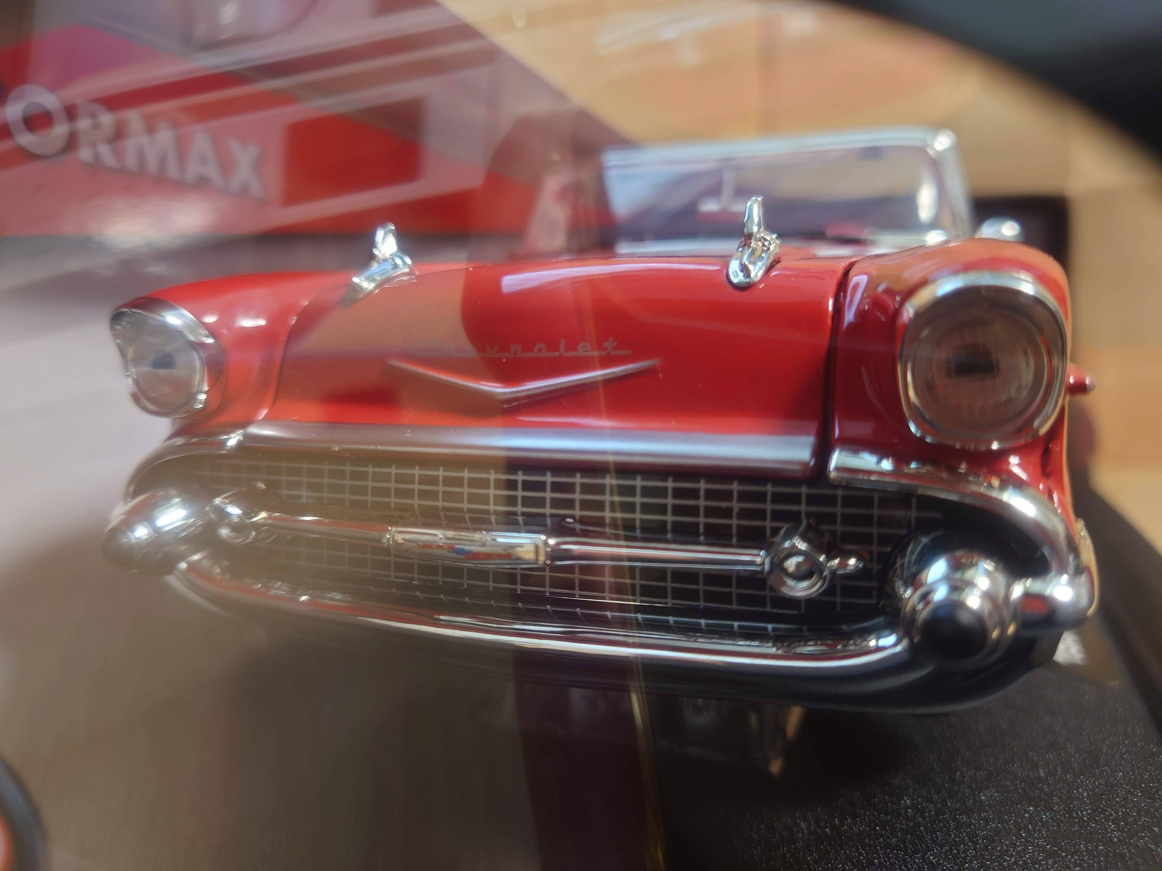 1/18 シボレーベルエアコンバーチブル 1957 Chevy Bel Air Convertible
