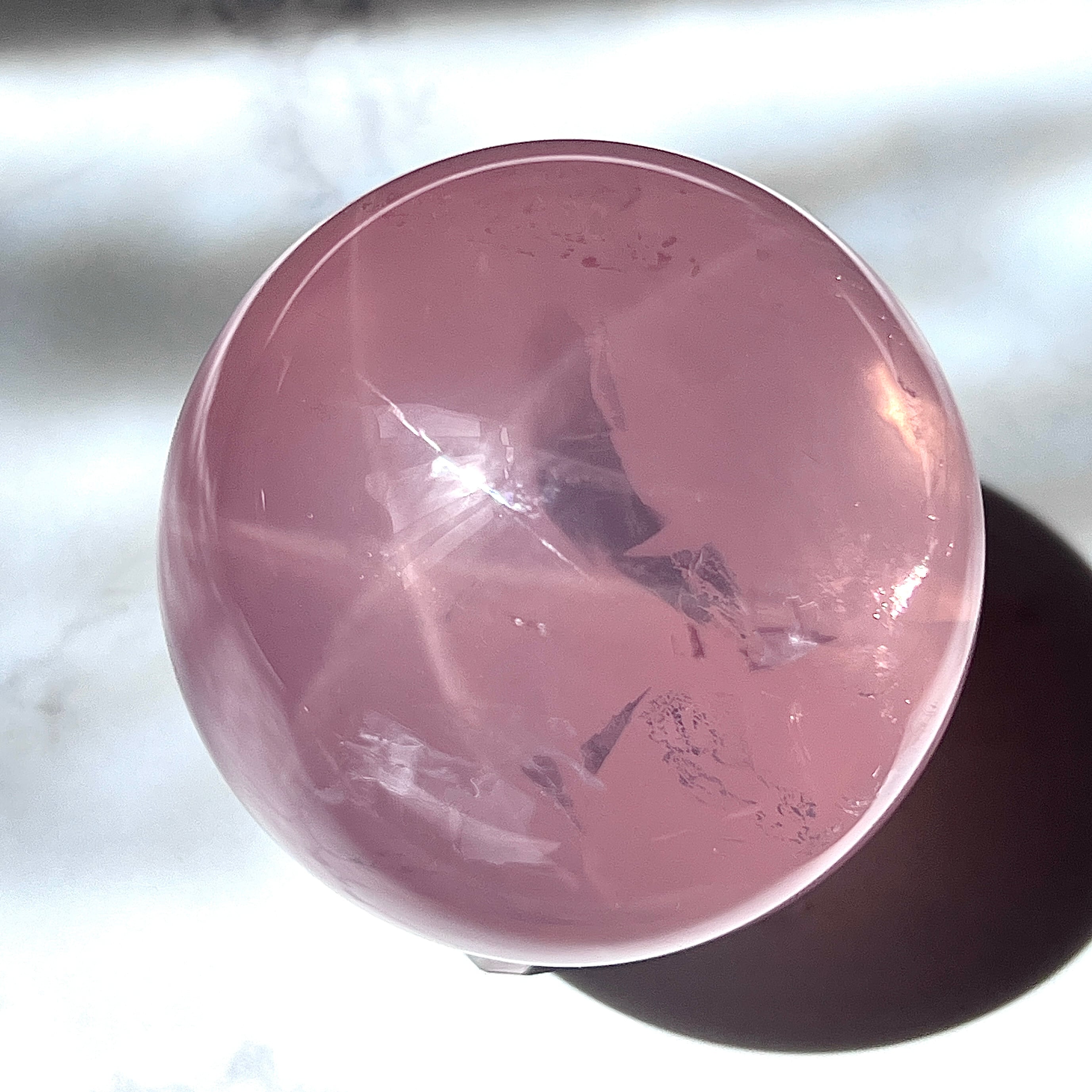 虹入りモザンビーク産ローズクォーツスフィア66mm | la lune rose BASE店