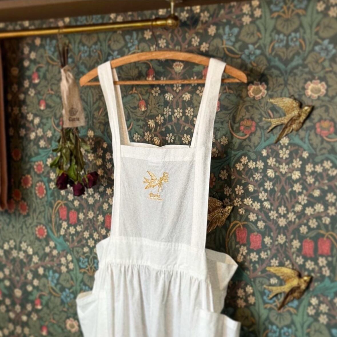 Cherieロゴ刺繍入りエプロン（フルサイズ） | Cherie love&happy