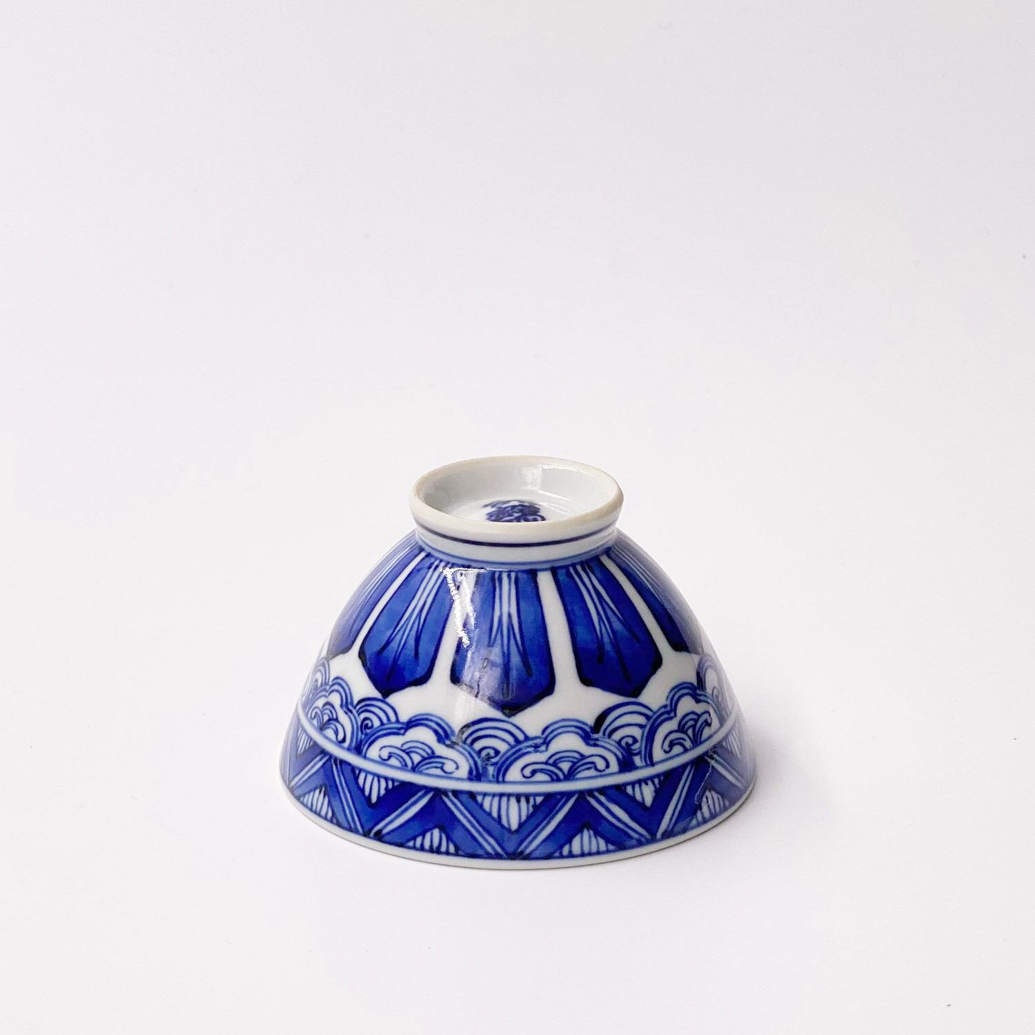 染付雁木文煎茶碗または盃(大)／Leaf tea cup or sake cup, blue and