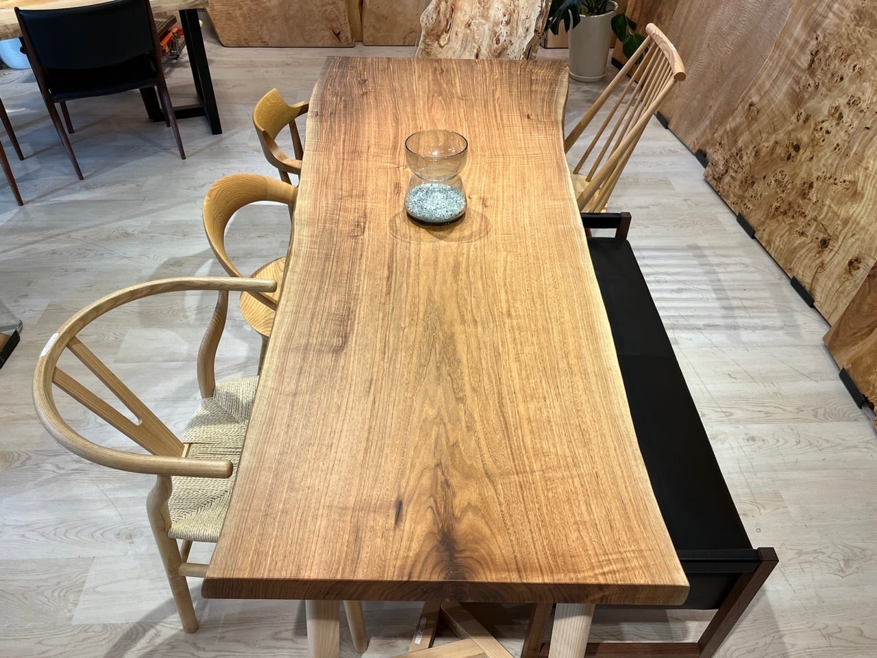 胡桃（クルミ）_2050×680-885×60_横浜元町店_テーブル天板/一枚板