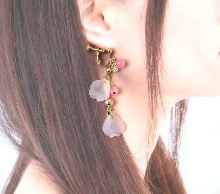Fハンドメイド♪桜の花びらイヤリング♪さくらサクラアクセサリー | Angle