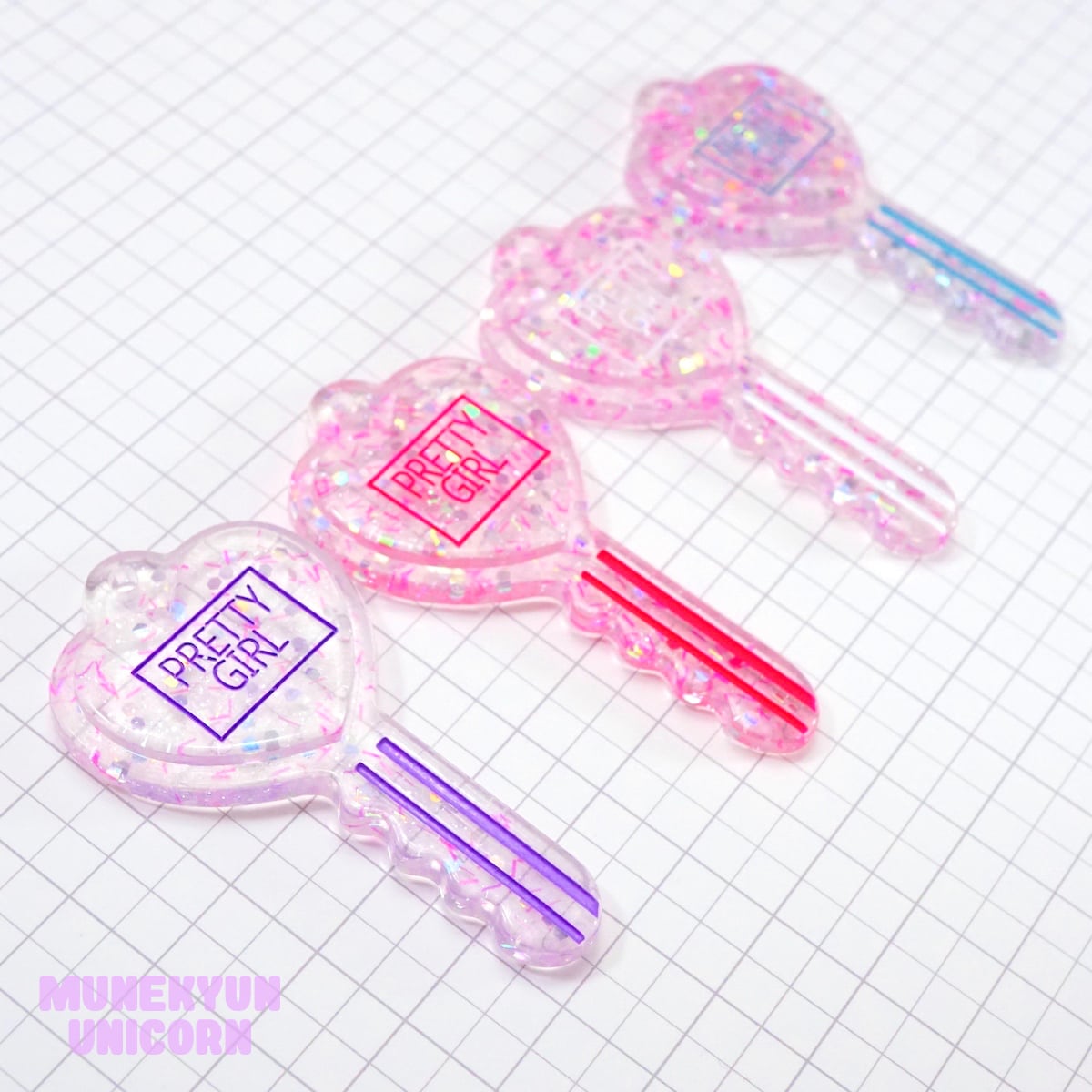 D563【1個/1pc】グリッターハート 鍵チャーム / Glitter Heart Key