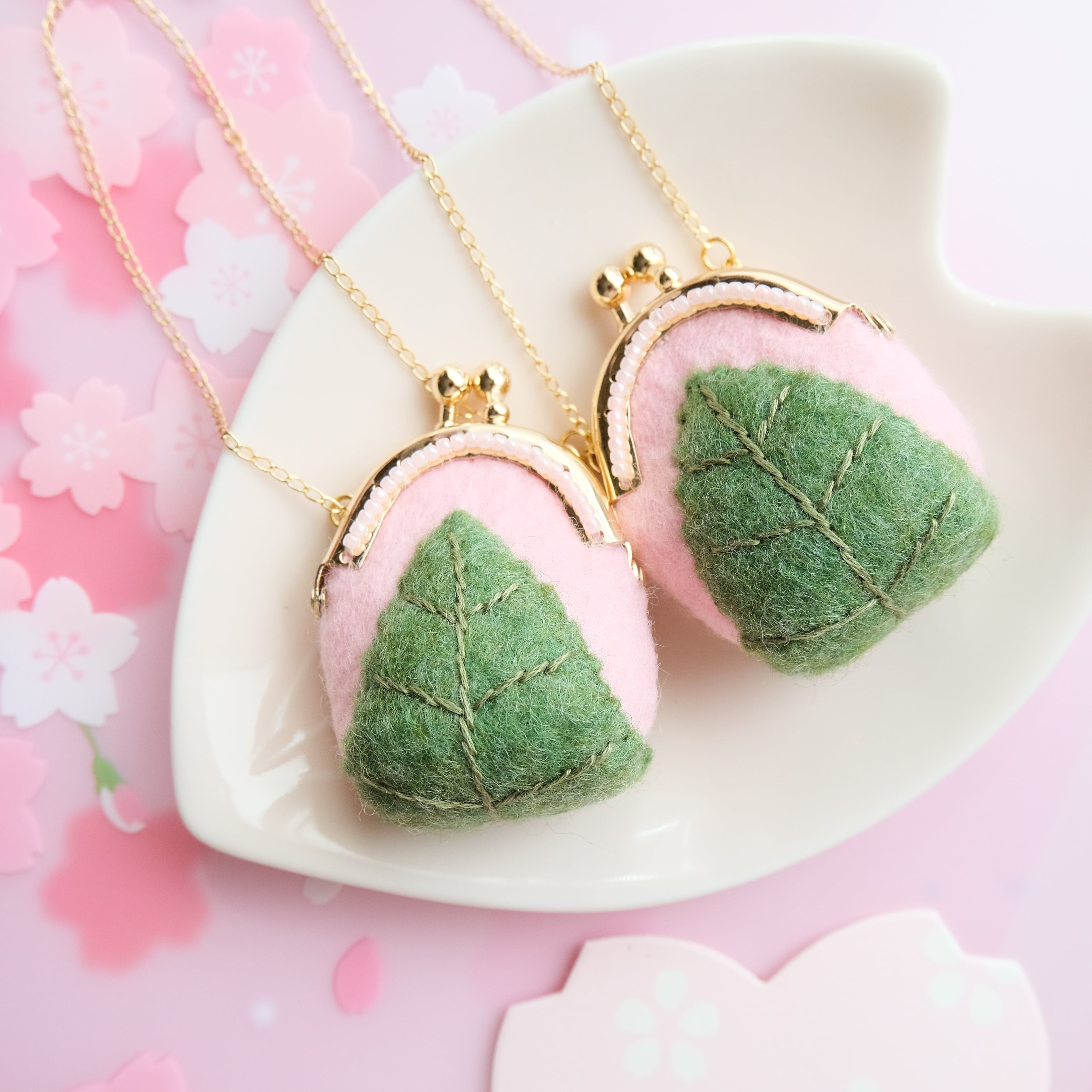 展示のみ】羊毛フェルトのミニミニがまぐちポシェット《桜餅》 | すゆあん