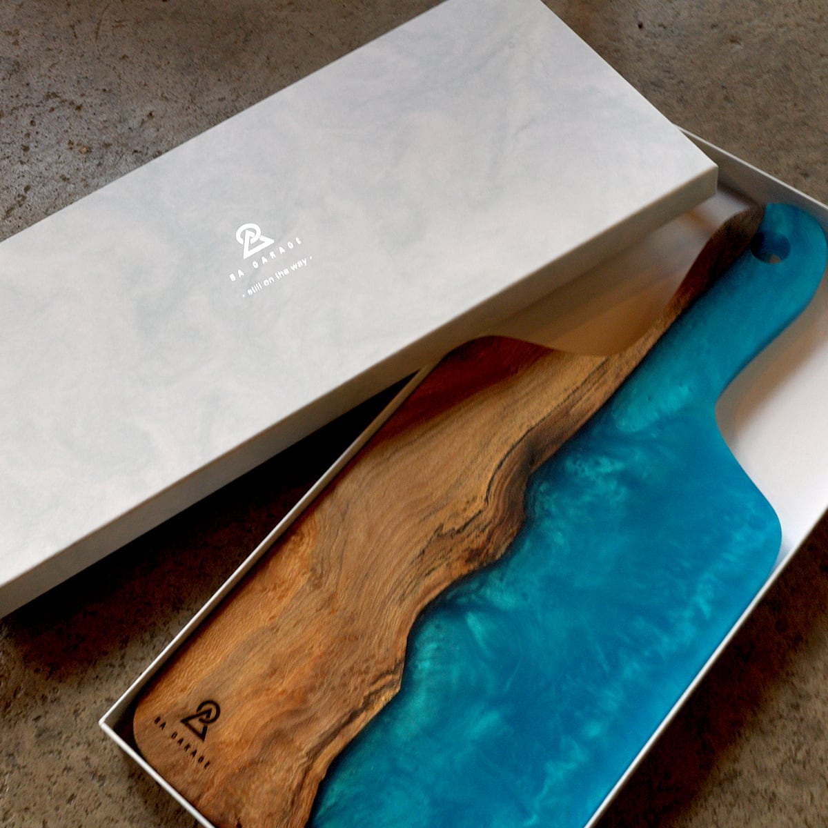 Resin Cutting Board「Megas」 | 8A GARAGE(ヤエイガレージ)公式