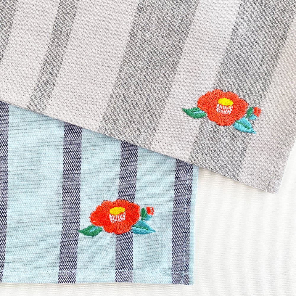 刺繍の亀田縞ハンカチーフ 新潟の雪椿 | 五泉之田中刺繍