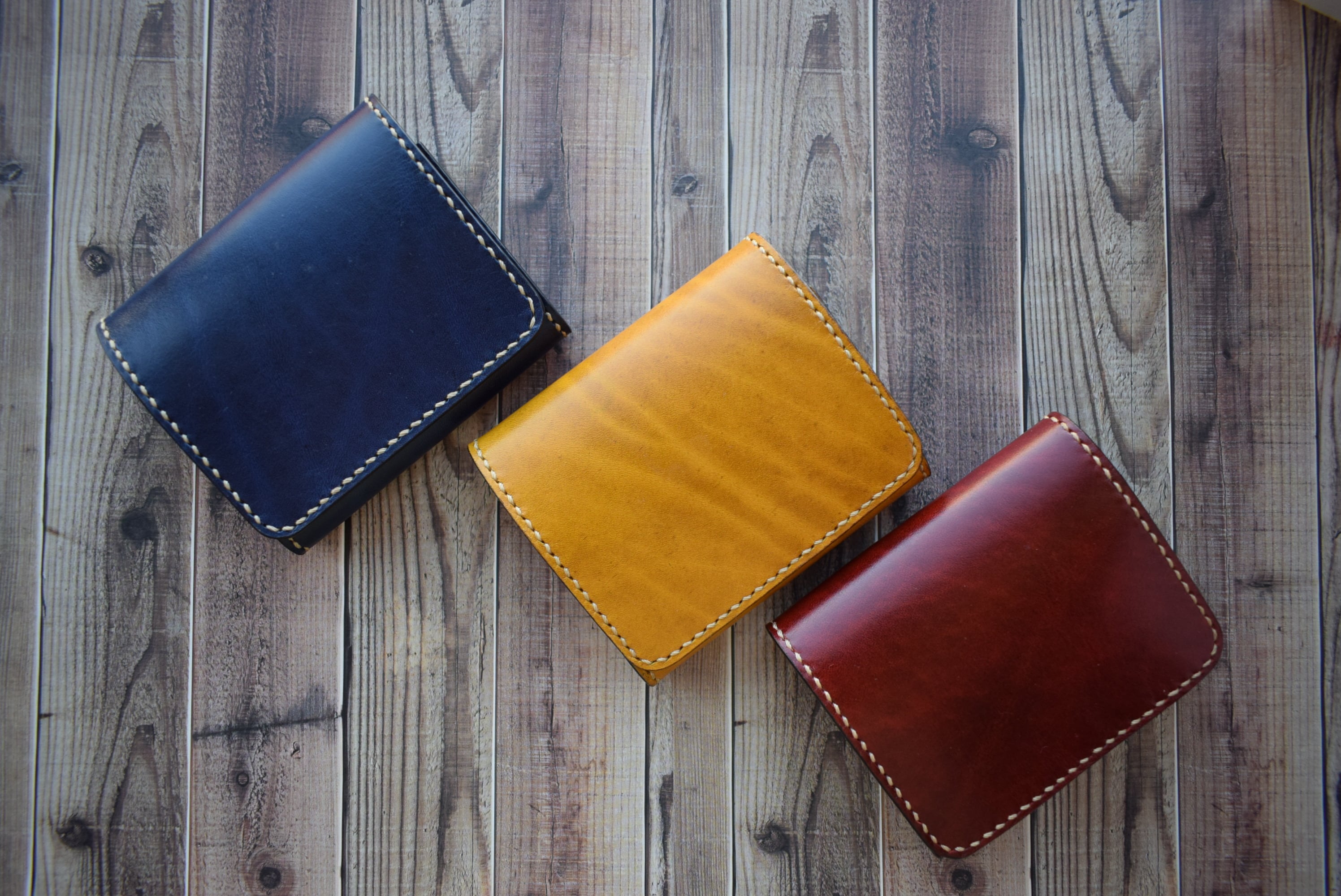 ルガトショルダーのコンパクトウォレット | LeatherCraft KISM