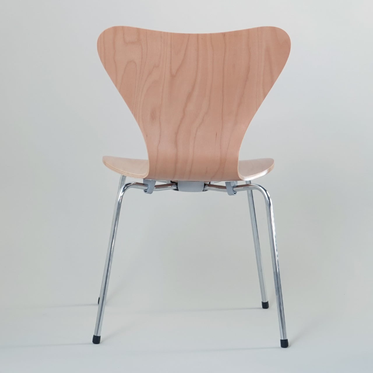 セブンチェアのリプロダクト品（レッド） | リプロダクトチェア ラボ