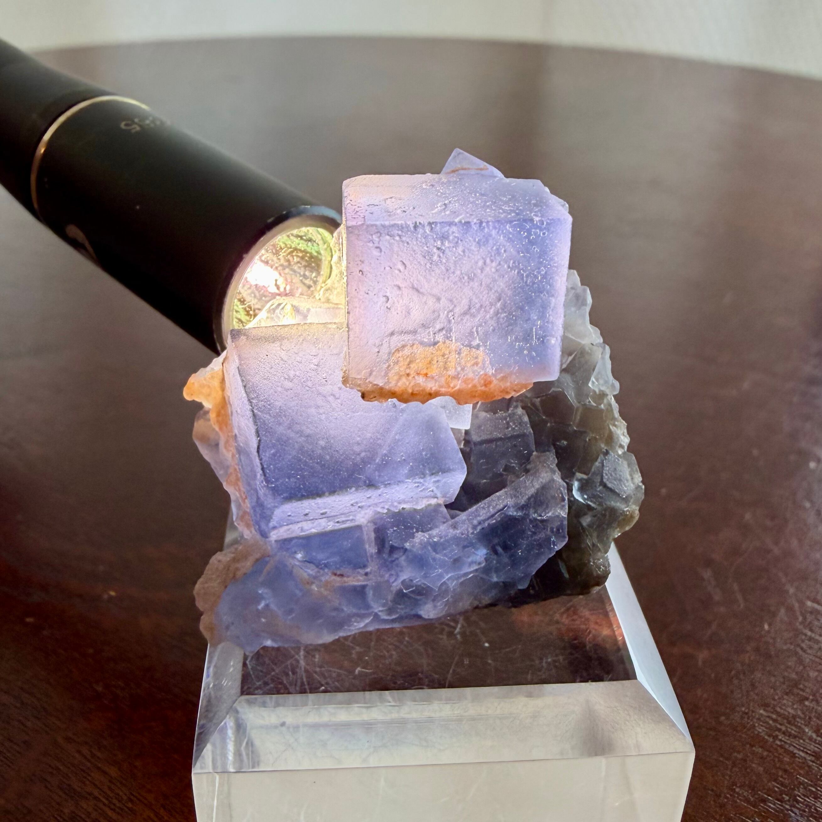 結晶は珍しい】ペーニャ産フローライト 47×41×28mm 結晶は珍しい