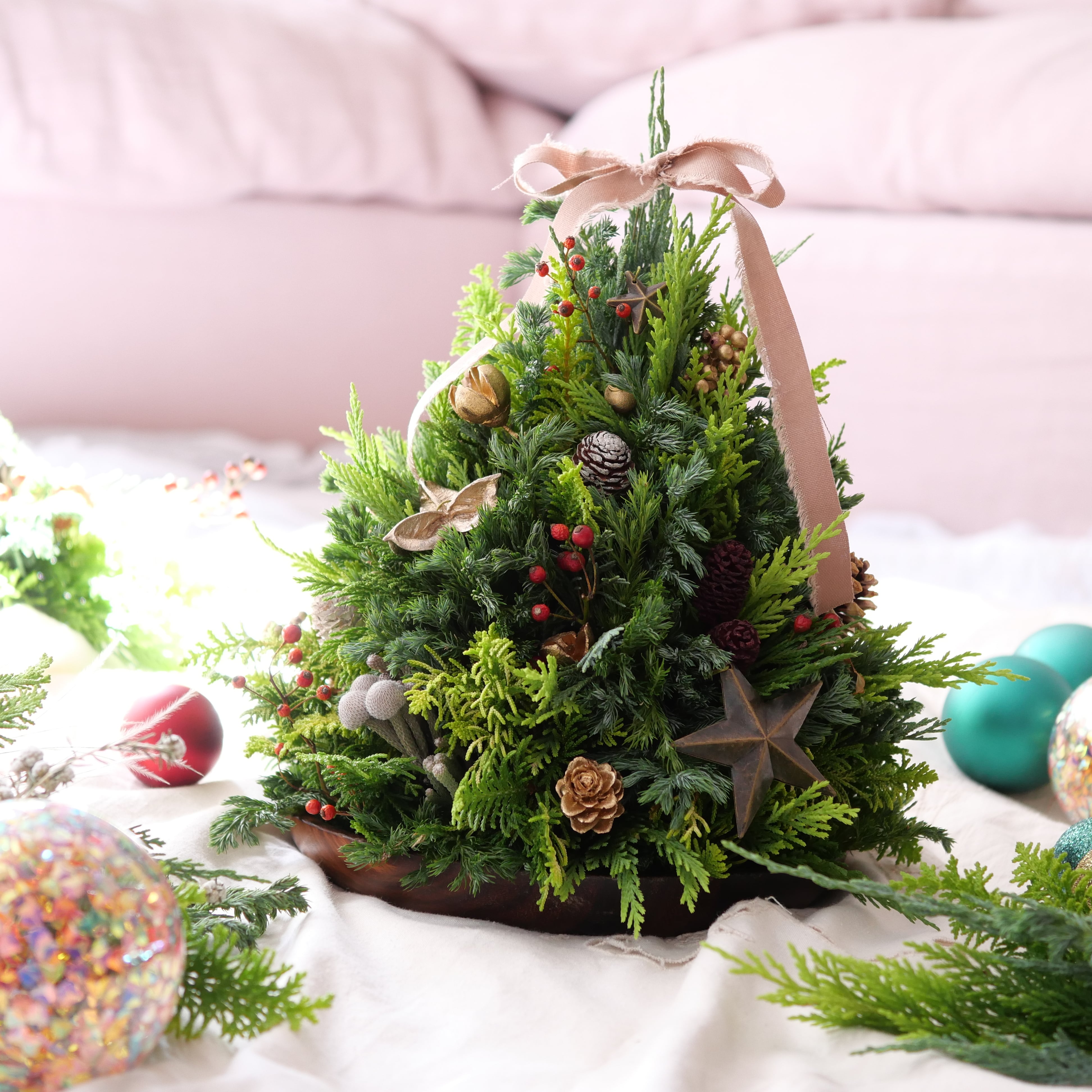 生花】卓上に置ける、Xmas ツリーアレンジメント | lafeuille.tokyo