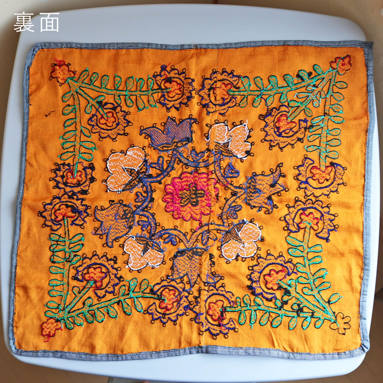 1点もの】スザニ刺繍 クロス 綿花 イエロー系 花 【約65×57cm