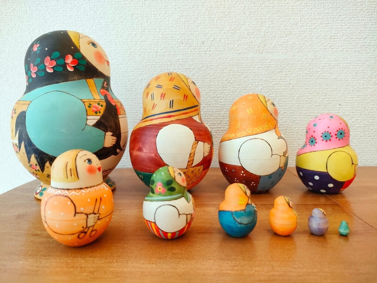 LYH035】北欧ロシア雑貨 リューバ作のマトリョーシカ 農村の伝統