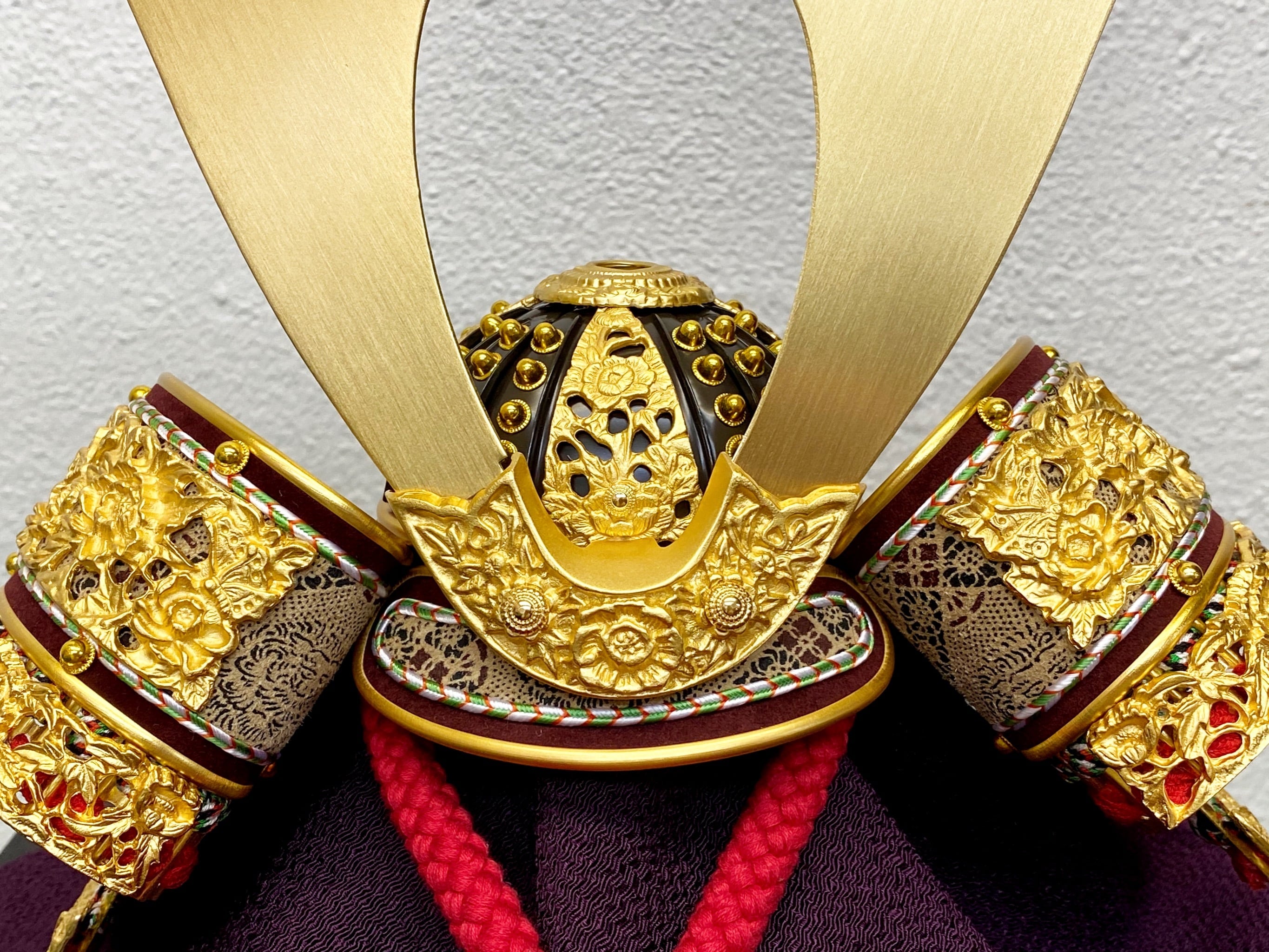 半額セール】五月人形 兜 手描本金蒔絵 金箔 漆 武蔵俊山 半額セ ル 五