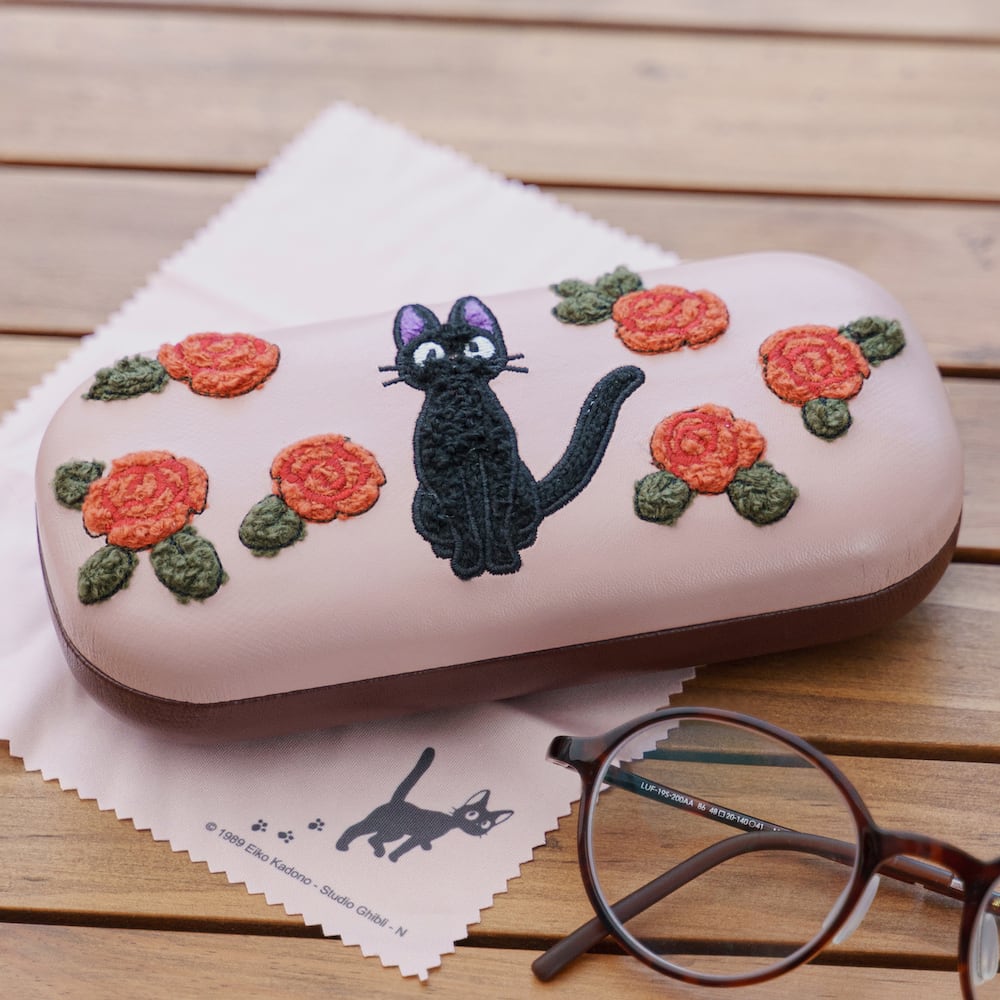 再入荷】魔女の宅急便 刺繍メガネケース ジジとバラ（3877） | す