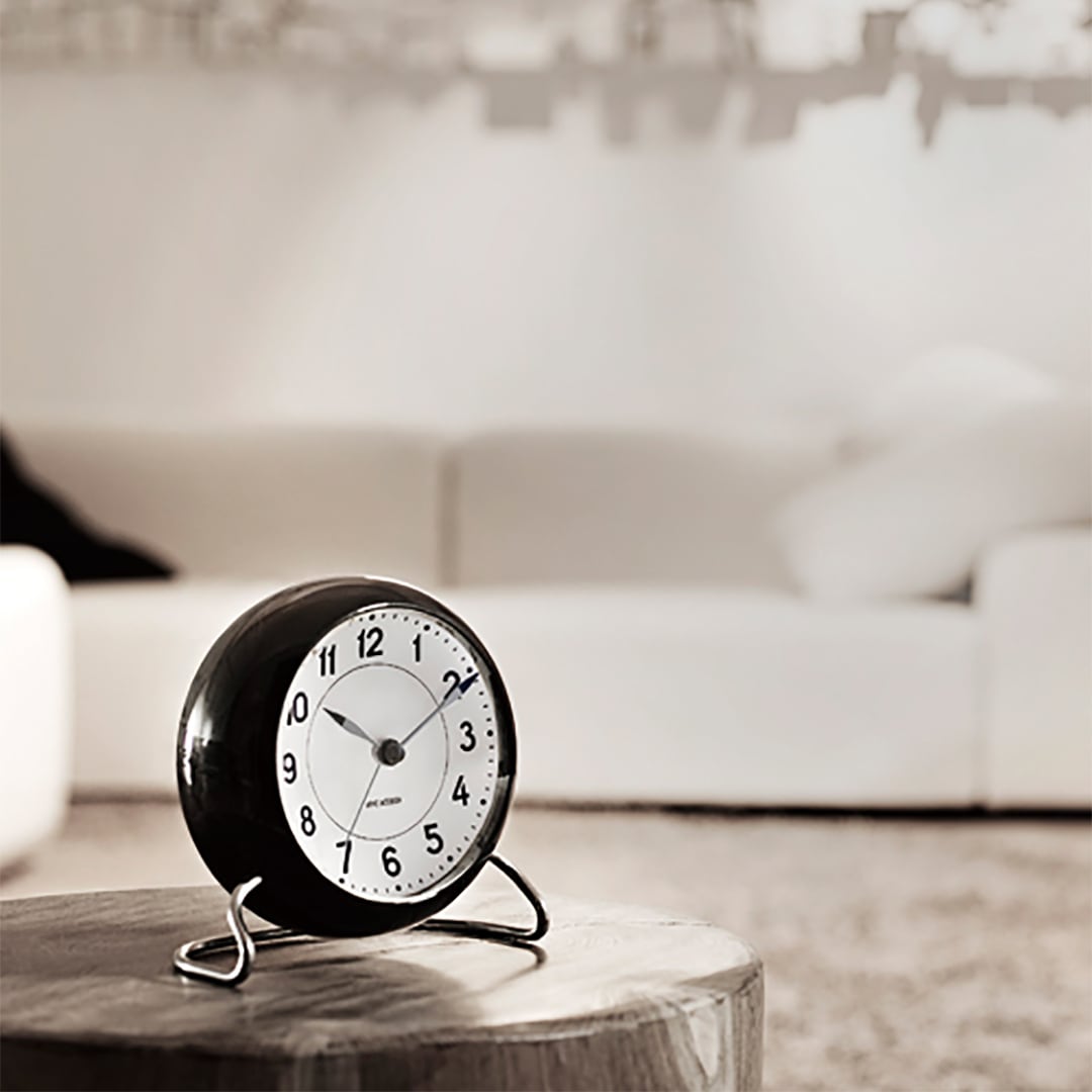 TABLE CLOCK STATION 43672 ブラック［ARNE JACOBSEN］ | REAL Style