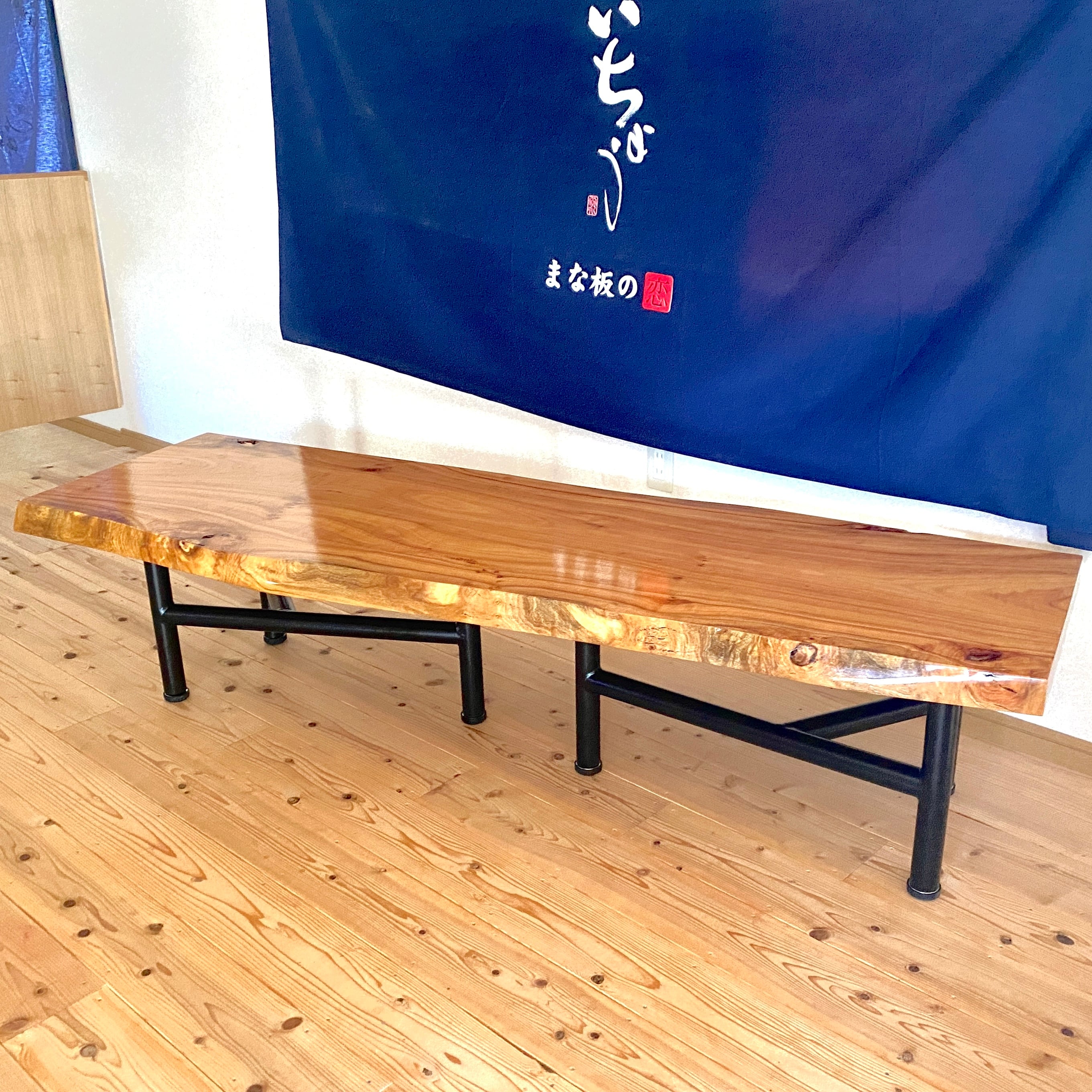 天然一枚板のテーブル（高さ可変式） | 森永材木店