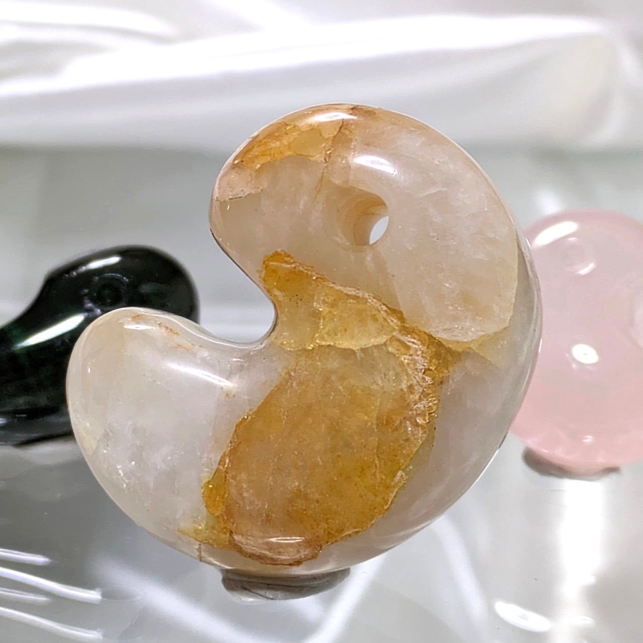 山梨県乙女鉱山産 水晶 勾玉 | 宝石研磨の匠 Stone YCY