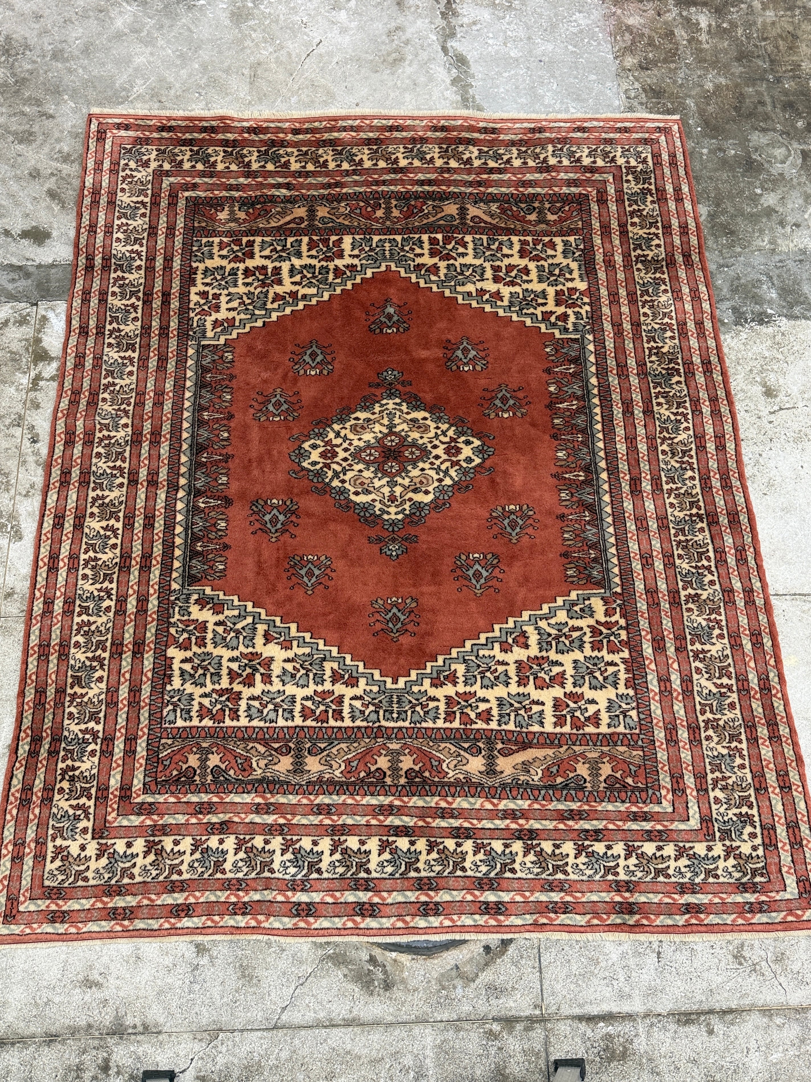 Antiques&Crafts880
