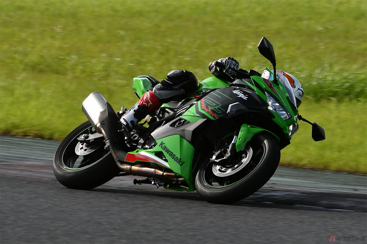 Ninja ZX-25R」の不満点を解決!? カワサキ「Ninja ZX-4RR」は走り好き