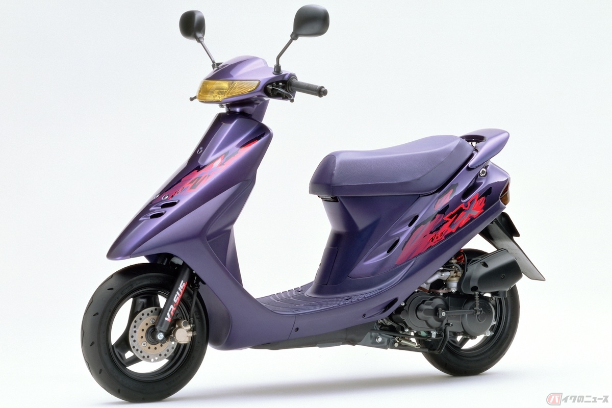 かつてスクーターに備わっていた「羽」ってどんな装備？ | バイクの