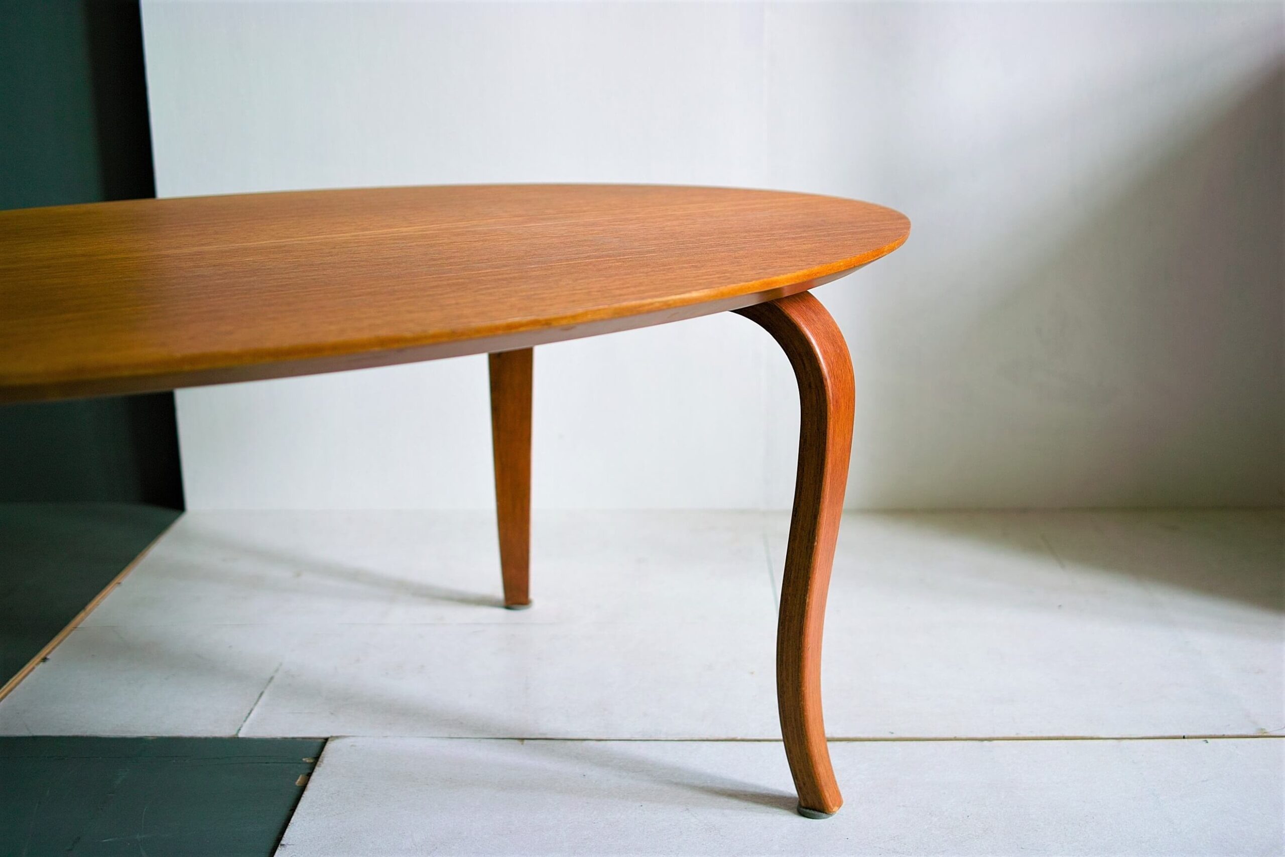 No.8581「modulus 〈TAU LOW OVAL〉コーヒーテーブル：Thomas Stender