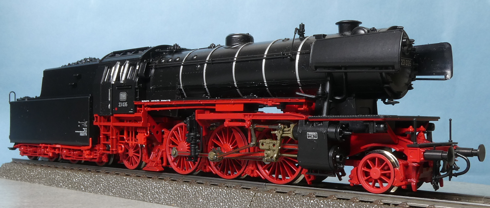 ドイツ連邦鉄道 DB 旅客用テンダ式蒸気機関車 BR 23 035号機（ROCO 63224）