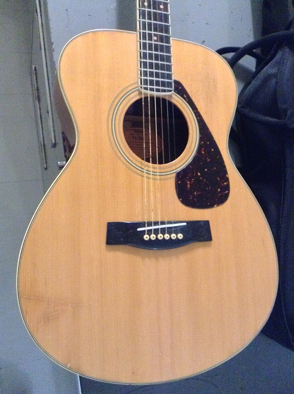 ヤマハ YAMAHA FG-252 オレンジラベル | ログハウスでアコギ