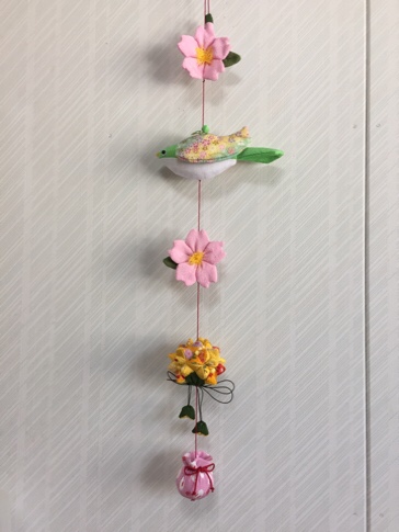 桜とめじろのつるし飾り | ∞ なごみ ・ 夢有兎飛庵 ∞