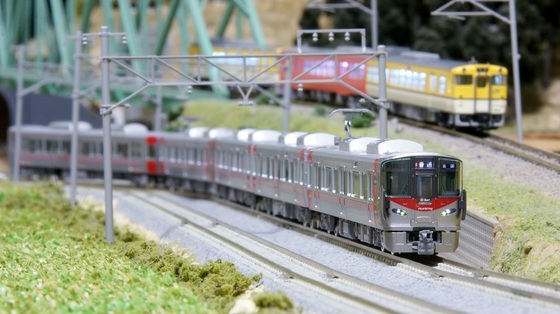 TOMIX JR 227系 Red Wing（レッドウィング） 入線 - ビスタ模型鉄道