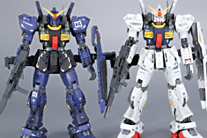 RG ガンダムMk-II エゥーゴ仕様」と「RG ガンダムMk-II(ティターンズ