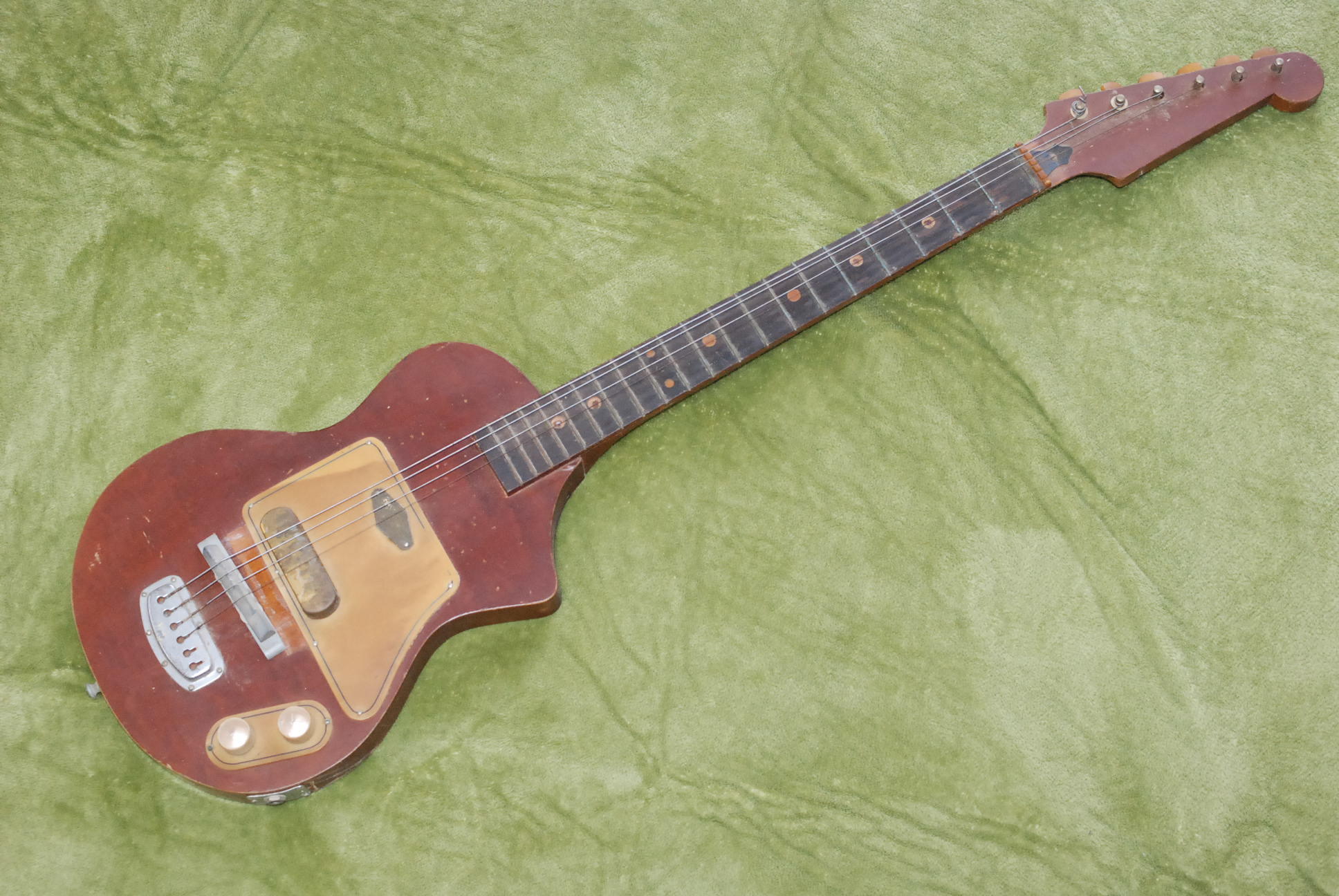 日本最古級エレキギターを弾ける様にする。Guyatone LG-40 - First