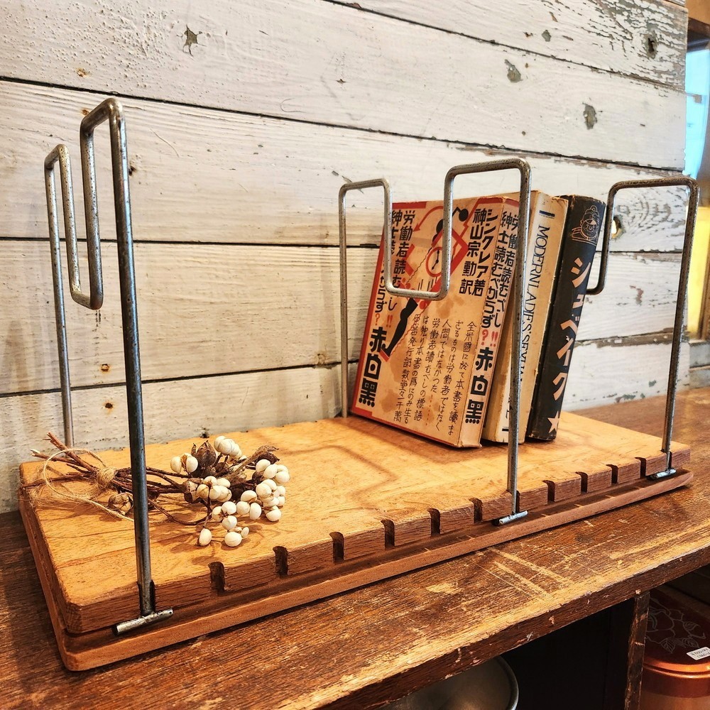 古道具 木製台とアイアンの古い本立て(ブックスタンド) - [Sold Out