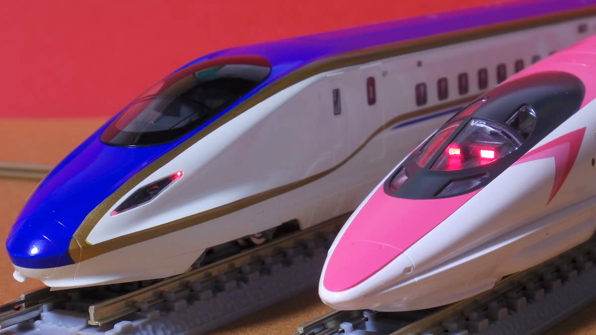ファーストカーミュージアムの500系ハローキティ新幹線とW7系新幹線が