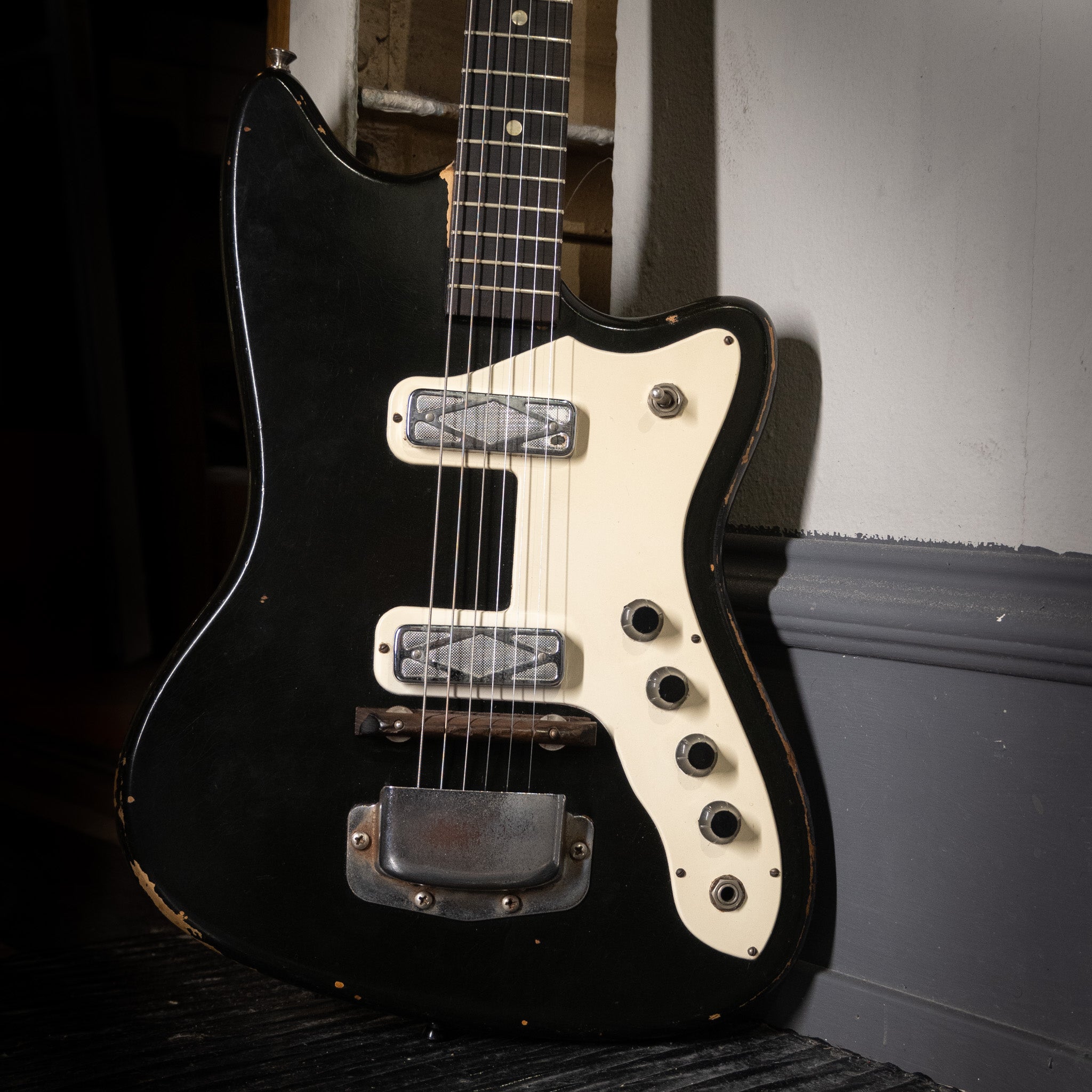 Silvertone Bobkat Black 1960s – Black Bobbin