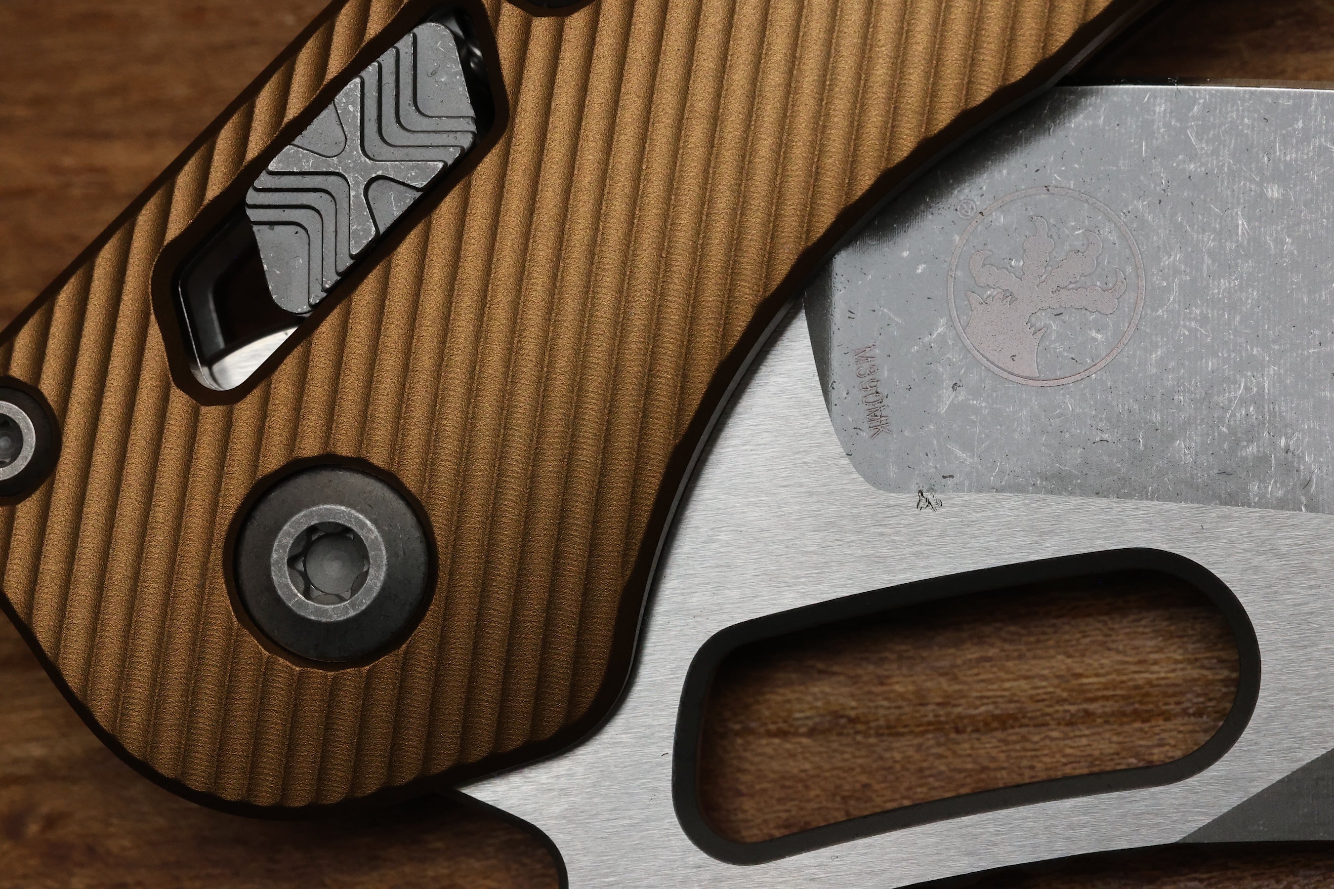 MICROTECH KNIVES MANUAL STITCH RAM LOK FLUTED TAN ALUMINUM